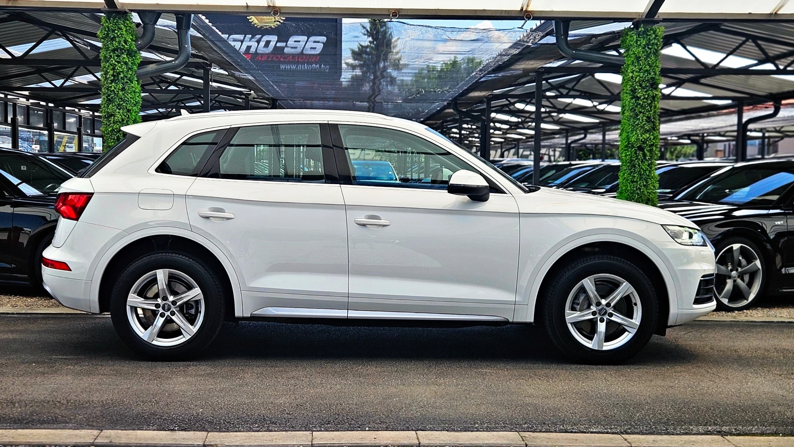 Audi Q5 2.0TDI/GERMANY/DRIVE SELECT/AMBIENT/CAR PLAY/LIZI, снимка 4 - Автомобили и джипове - 54791903