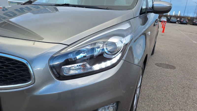 Kia Carens 1.7-НАВИГАЦИЯ-7места, снимка 5 - Автомобили и джипове - 52968207