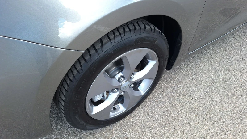 Kia Carens 1.7-НАВИГАЦИЯ-7места, снимка 7 - Автомобили и джипове - 52968207