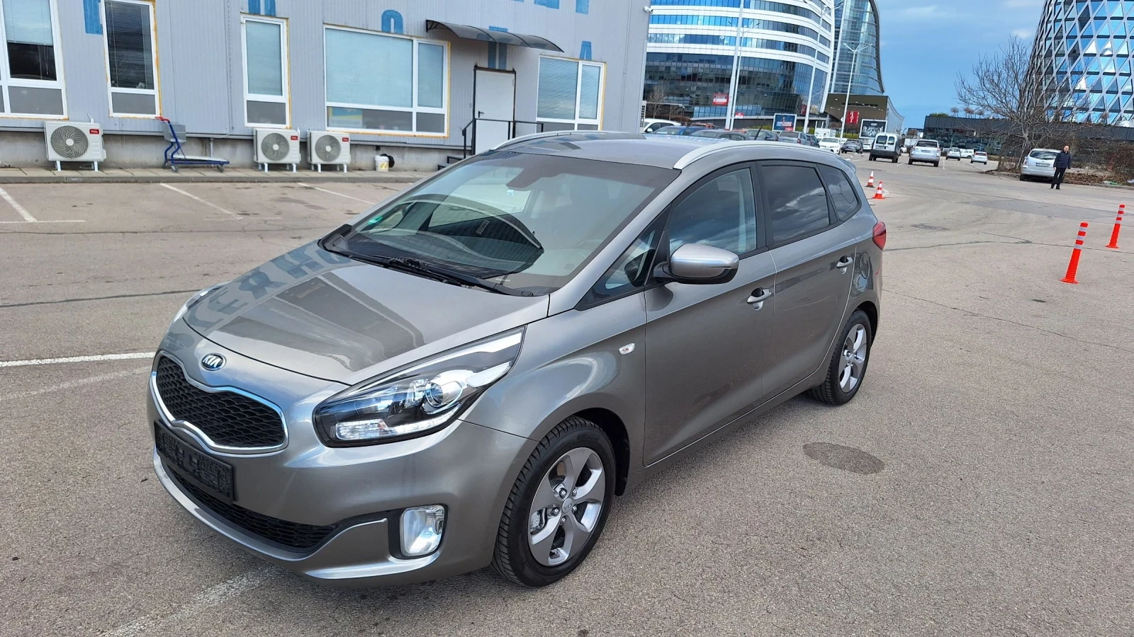 Kia Carens 1.7-НАВИГАЦИЯ-7места, снимка 1