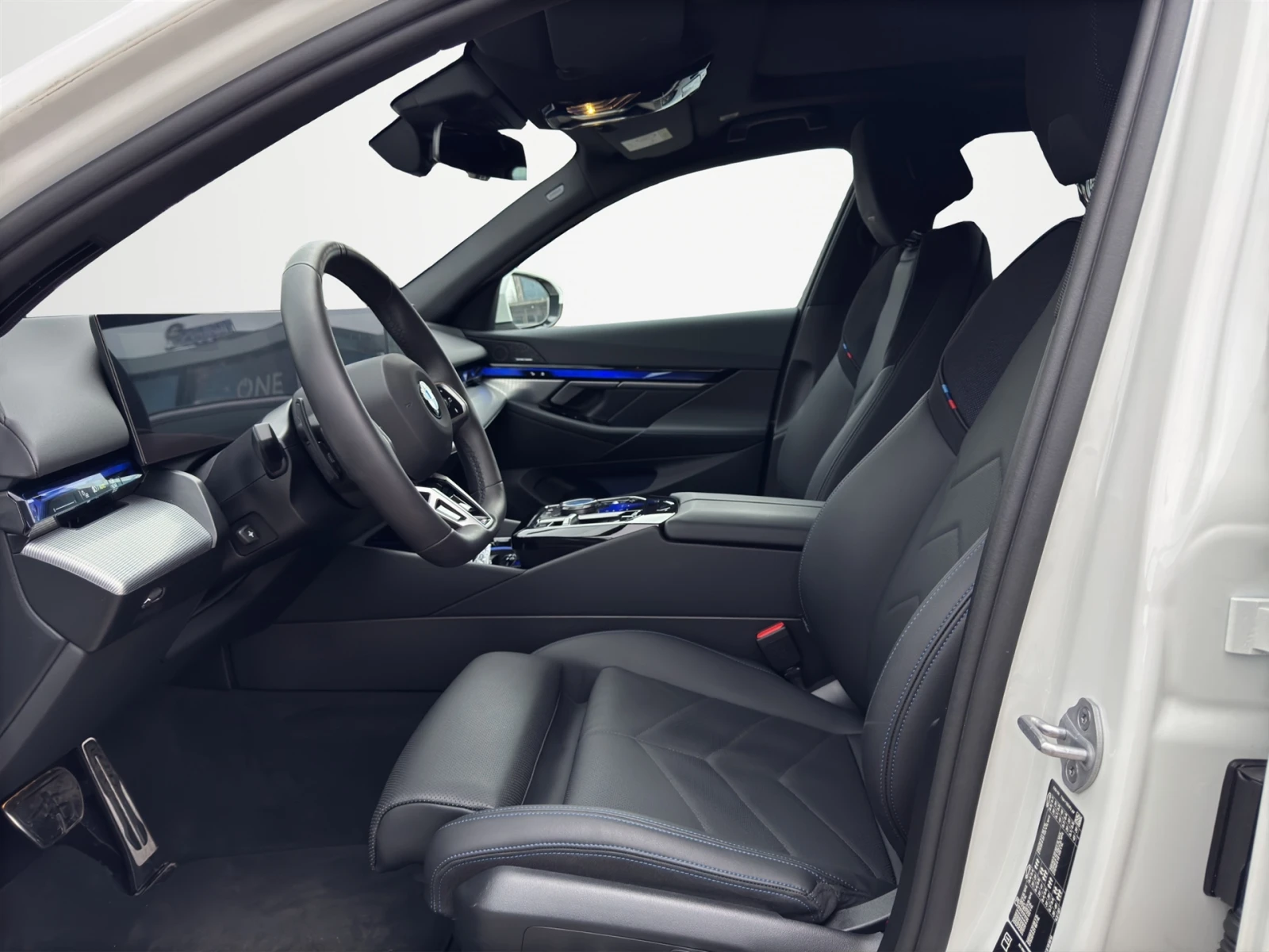 BMW 540 xDrive Sedan - изображение 6