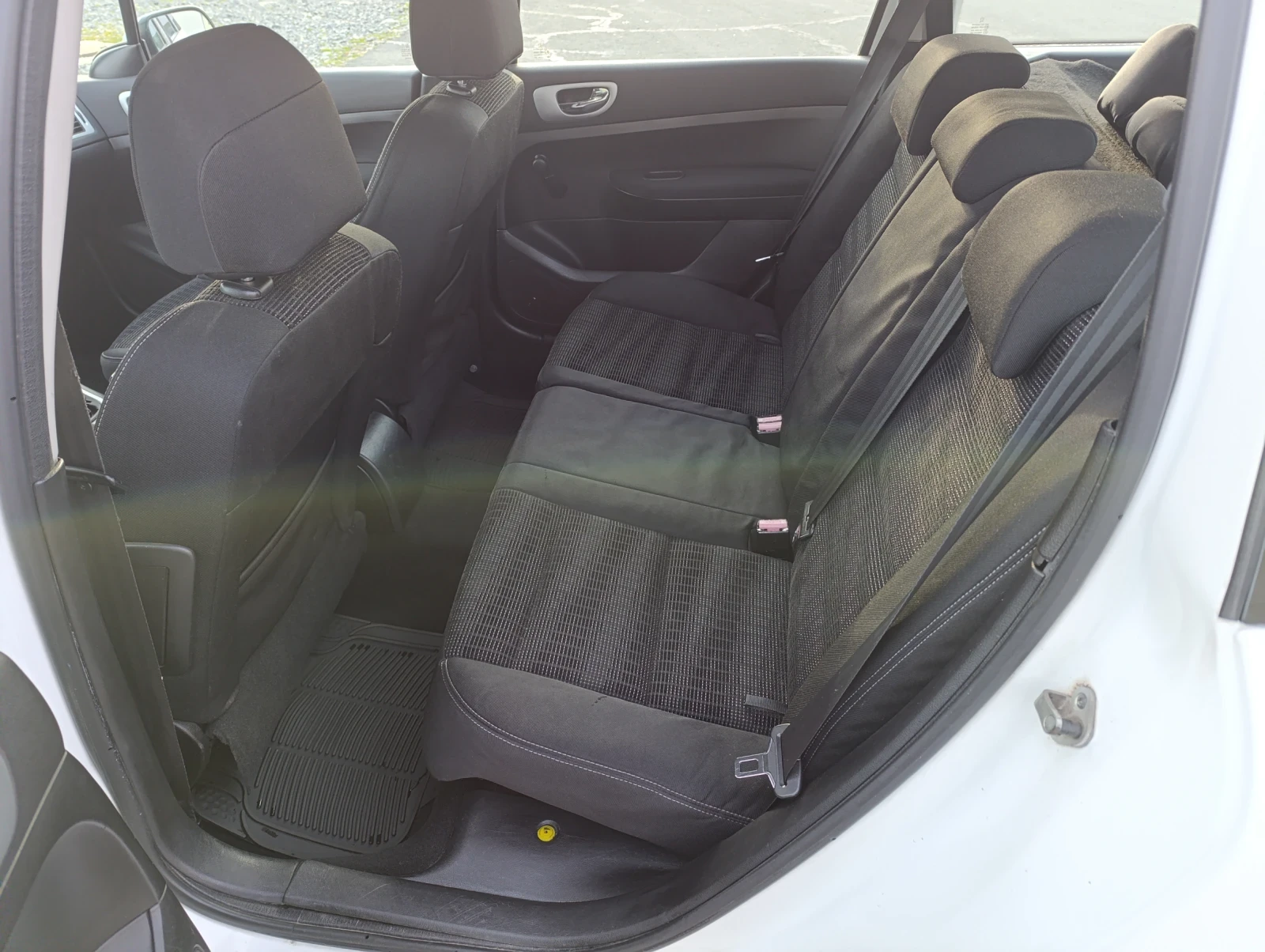 Peugeot 307 1, 6 HDI SW, снимка 11 - Автомобили и джипове - 53966226