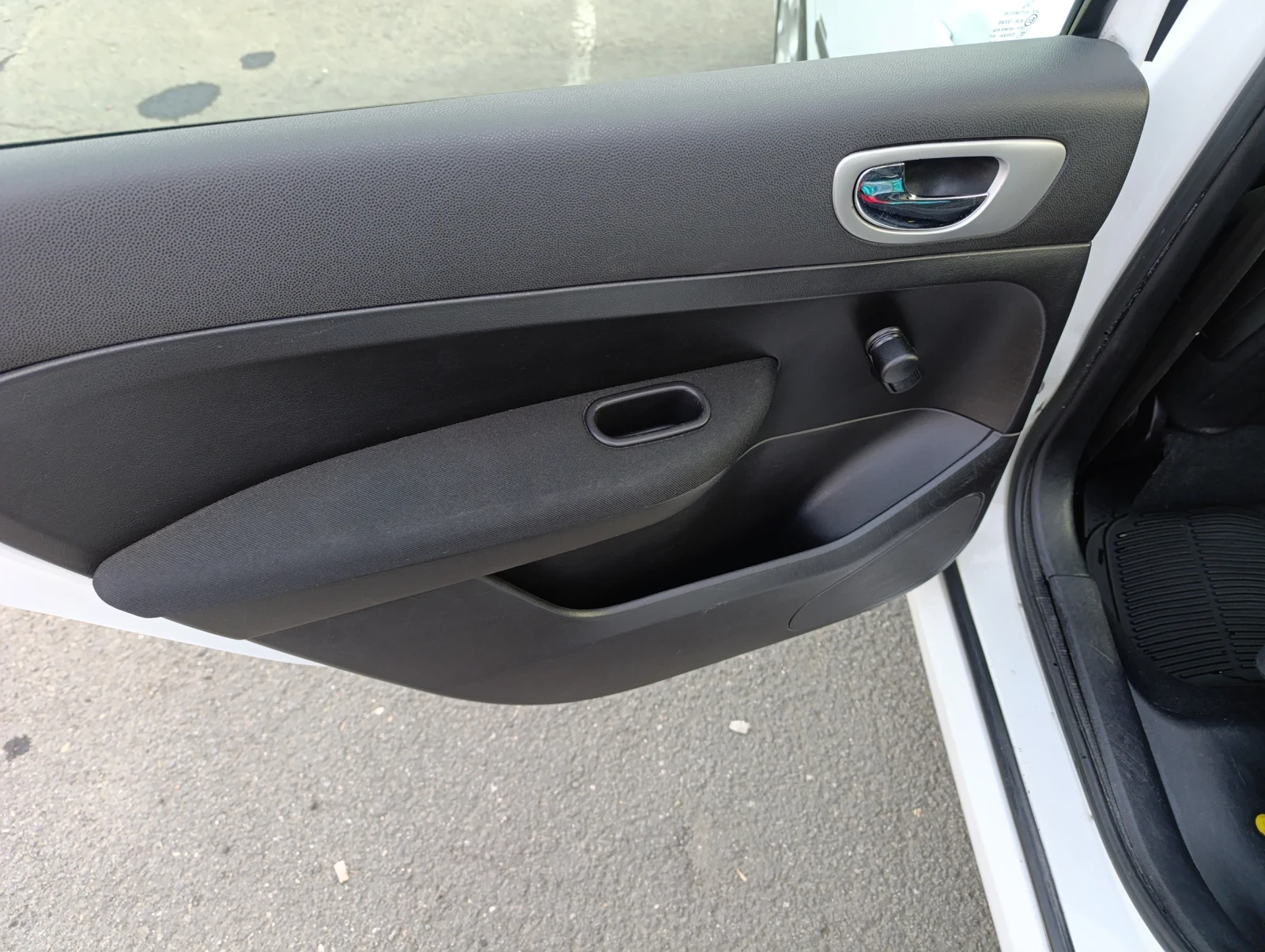 Peugeot 307 1, 6 HDI SW, снимка 12 - Автомобили и джипове - 53966226