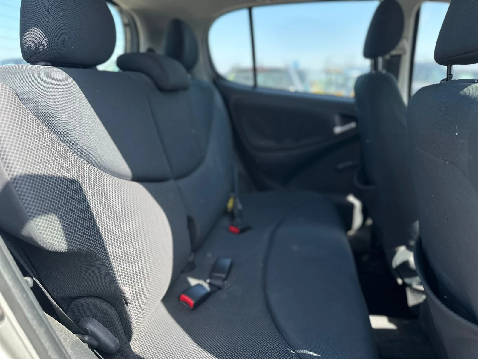 Toyota Yaris / 1.3I / AUTOMAT / 133000 KM / | Mobile.bg � ����������� 10