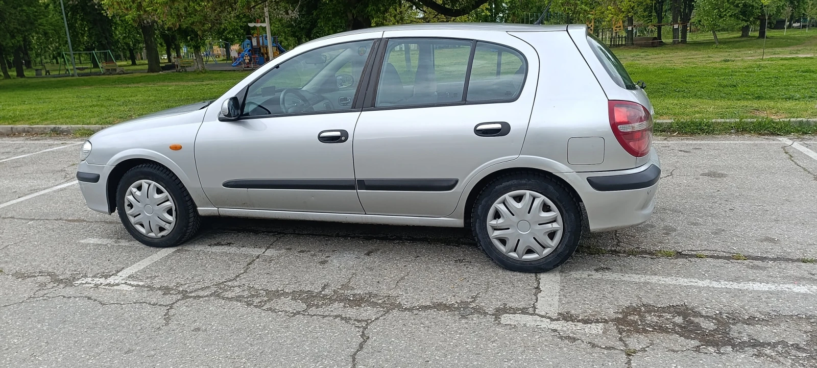 Nissan Almera 1.8 Бензин, снимка 7 - Автомобили и джипове - 54386642