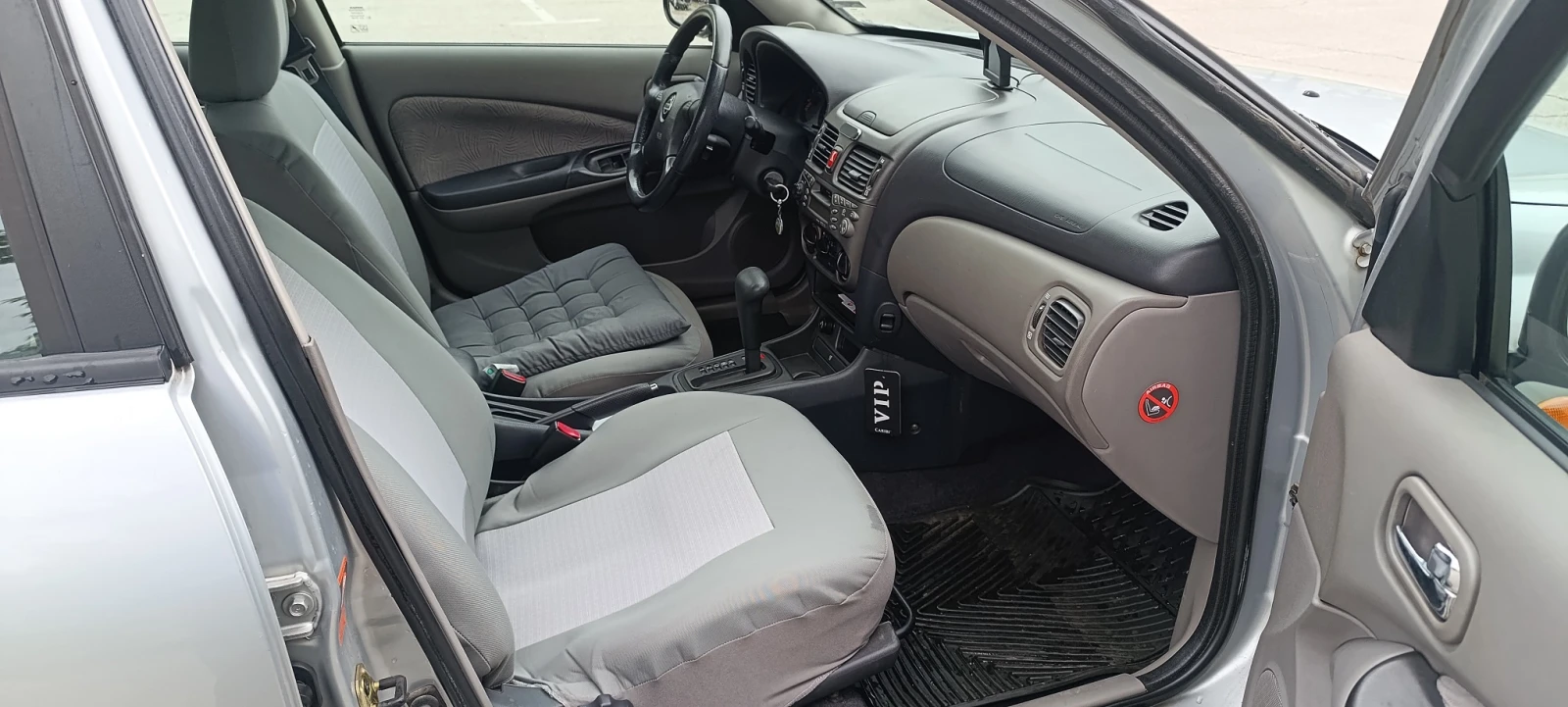 Nissan Almera 1.8 Бензин, снимка 10 - Автомобили и джипове - 54386642