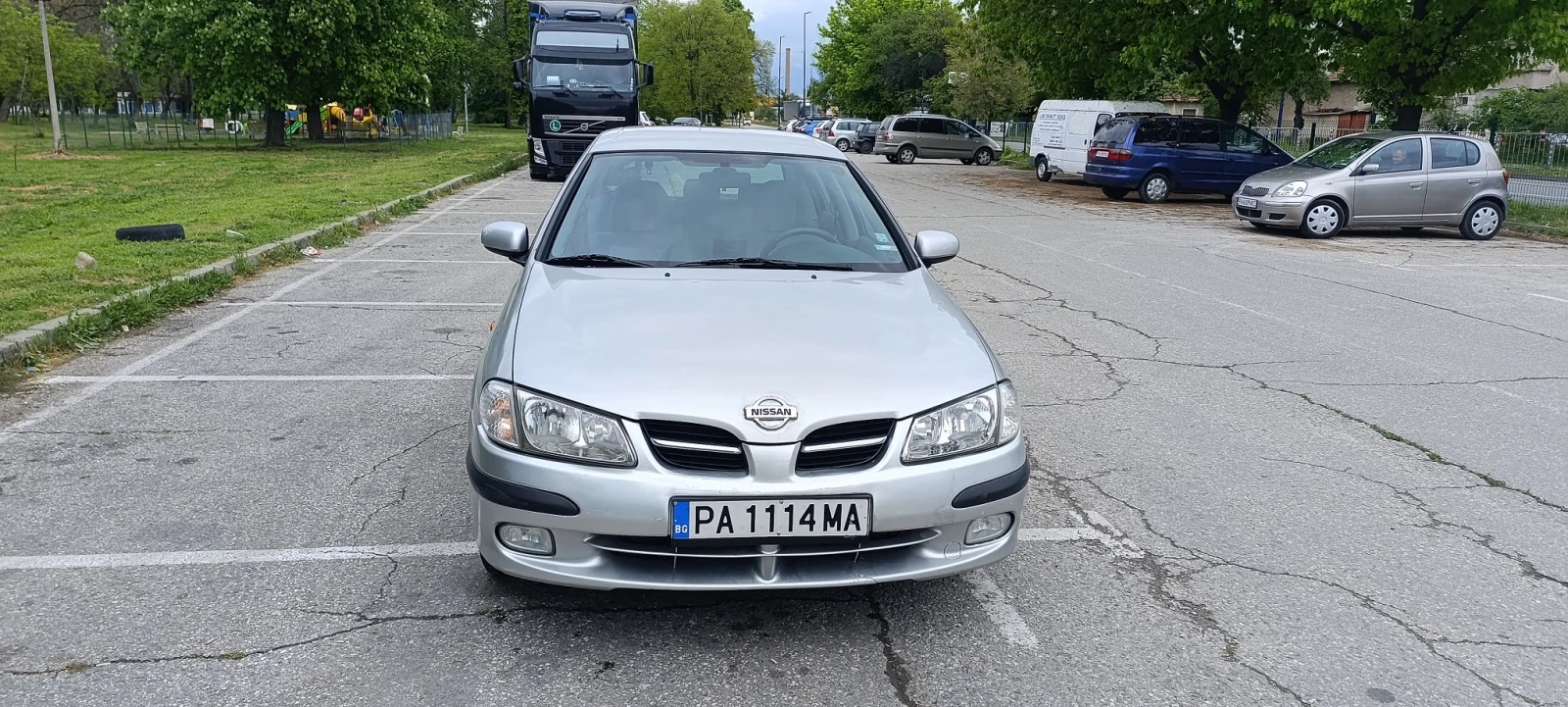 Nissan Almera 1.8 Бензин, снимка 3 - Автомобили и джипове - 54386642