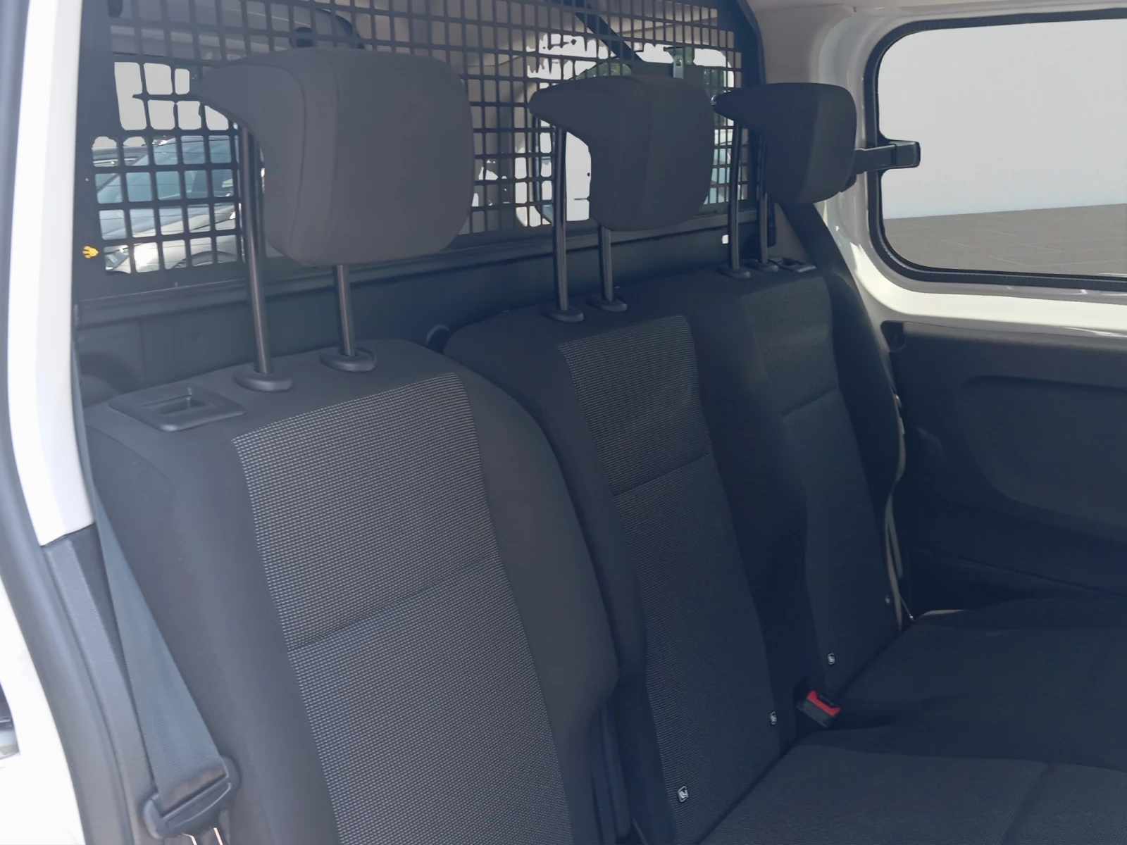 Citroen Berlingo MCA MPV M Live Pack 1.5 BlueHDI 102 BVM6 S&S E6.4 , снимка 12 - Автомобили и джипове - 54509737