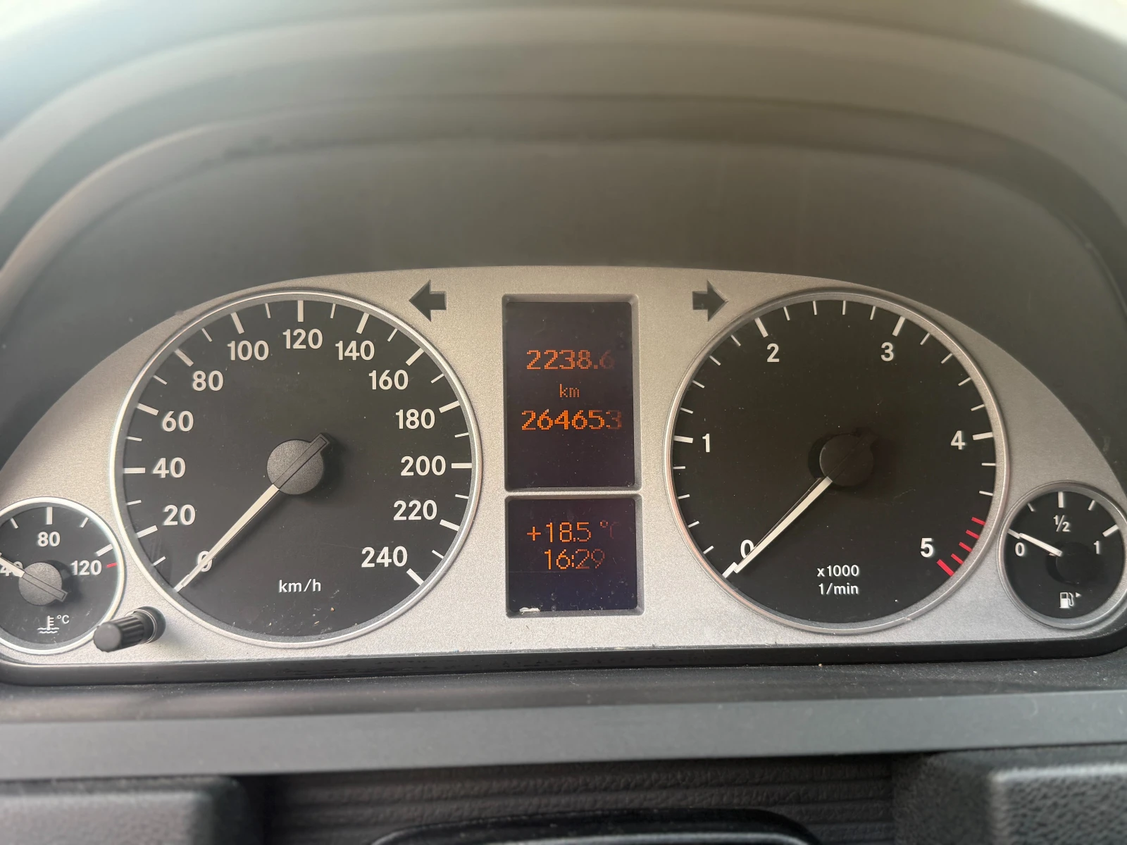 Mercedes-Benz B 180 CDI, снимка 17 - Автомобили и джипове - 54728458