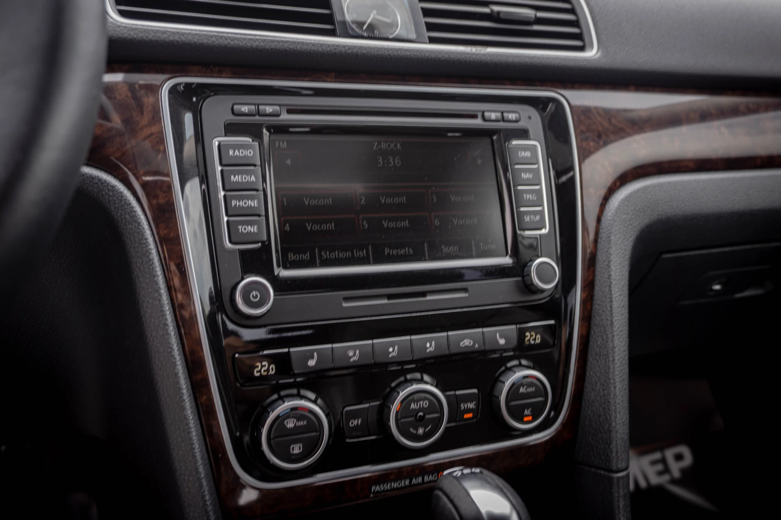 VW Passat 2.0TDI-140HP-РЕАЛНИ КМ!, снимка 12 - Автомобили и джипове - 54869278