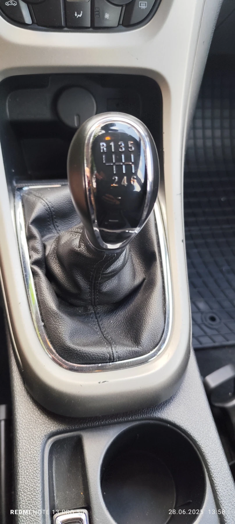 Opel Astra 1.7 Cdti, снимка 11 - Автомобили и джипове - 55793159