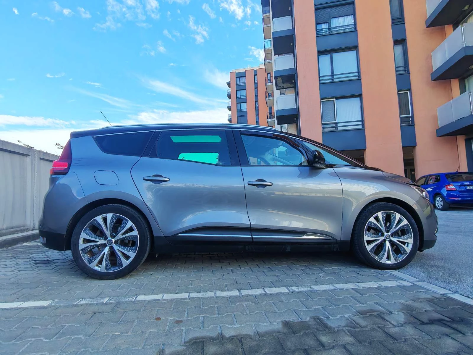 Renault Grand scenic 1.6dCi 160EDC, снимка 2 - Автомобили и джипове - 56729470