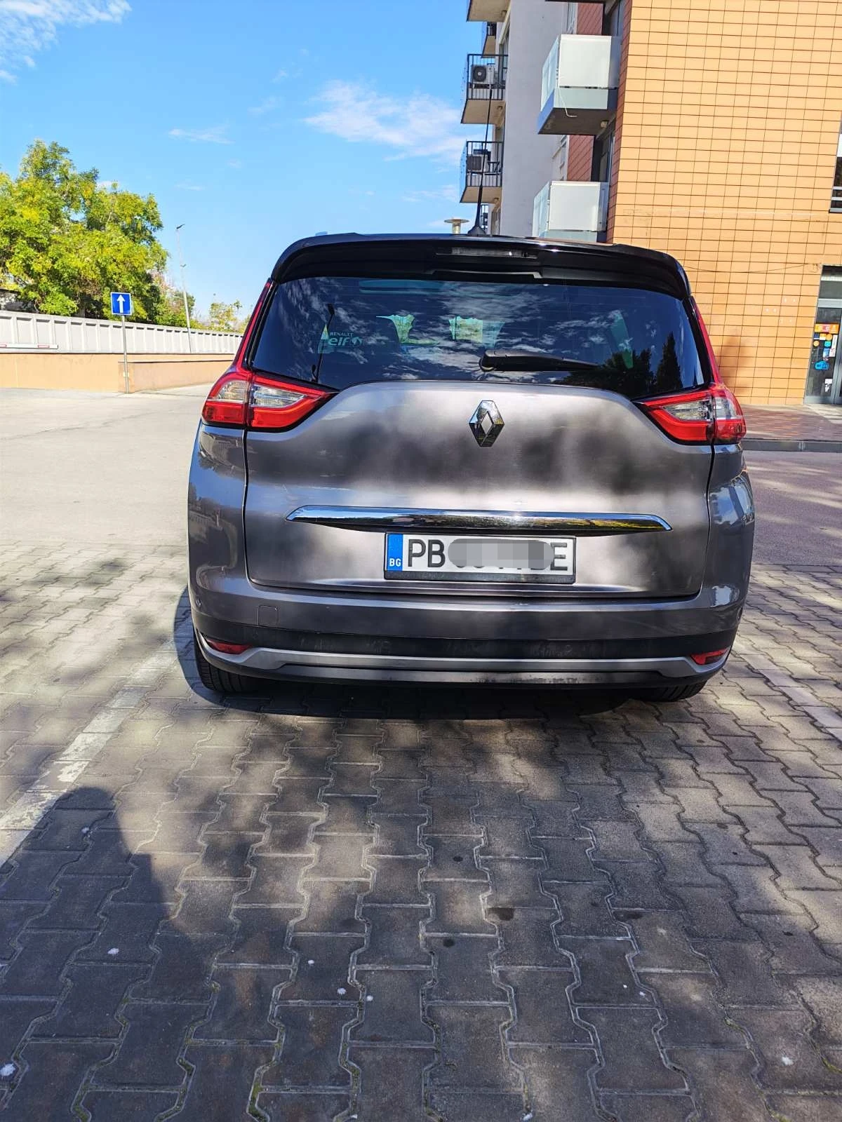 Renault Grand scenic 1.6dCi 160EDC, снимка 4 - Автомобили и джипове - 56729470