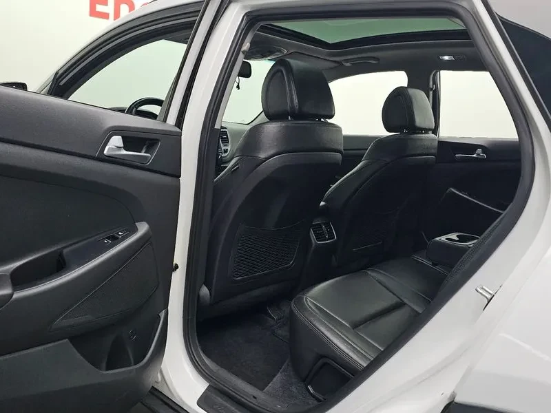 Hyundai Tucson 2.0 - САМО 30% АВАНС, снимка 11 - Автомобили и джипове - 56065847