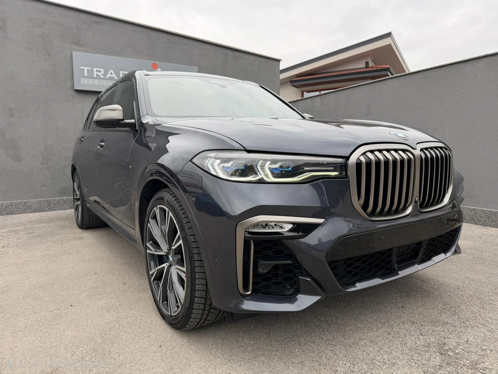BMW X7 M50D - изображение 3