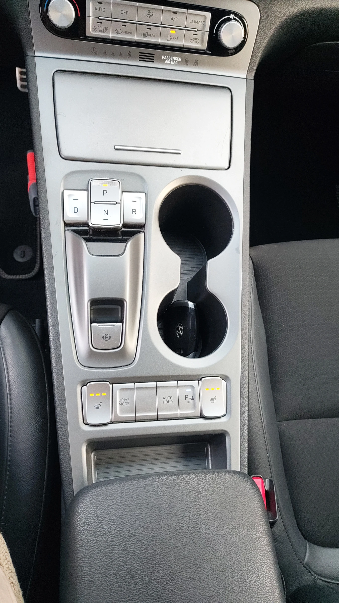 Hyundai Kona 64KWh* SOH 100%* BLUE LINK* DISTRONIC* Tермопомпа*, снимка 12 - Автомобили и джипове - 54033502