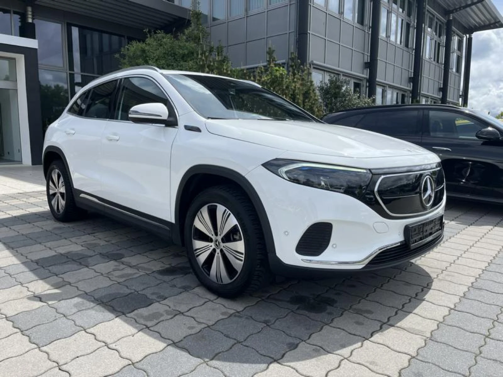 Mercedes-Benz EQA 300 progressive - 4-Matic, снимка 2 - Автомобили и джипове - 55079955