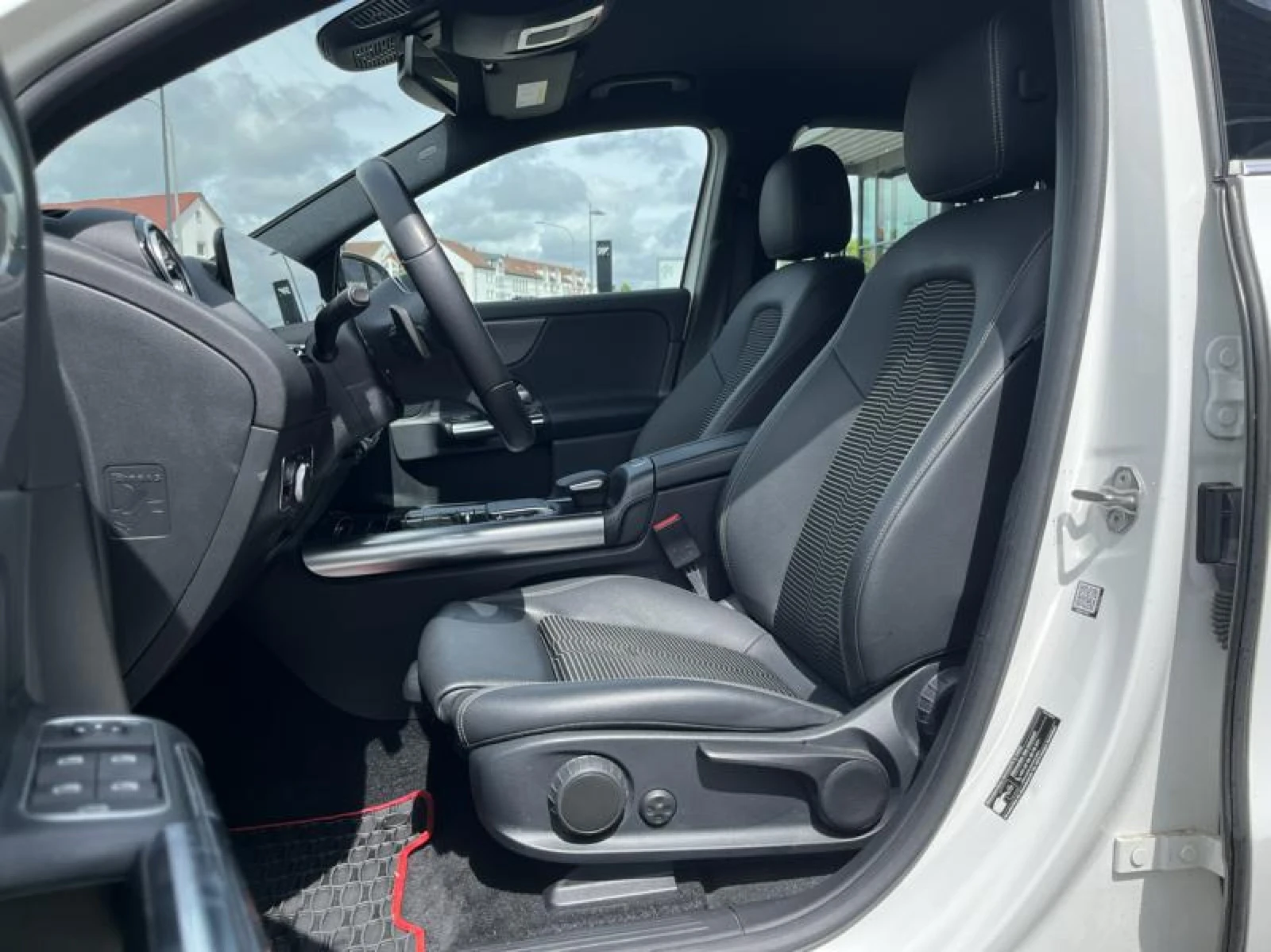Mercedes-Benz EQA 300 progressive - 4-Matic, снимка 5 - Автомобили и джипове - 55079955