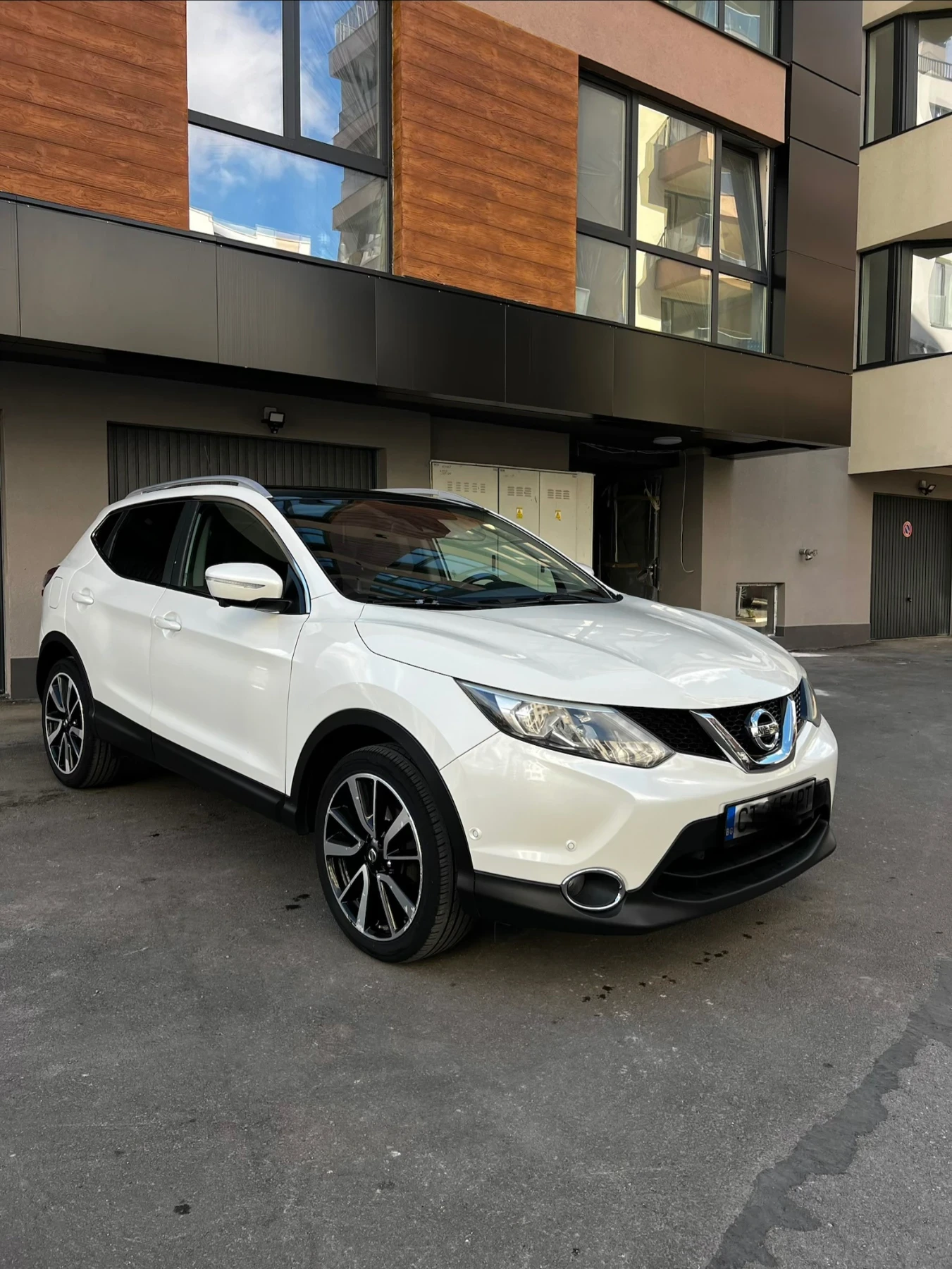 Nissan Qashqai 1.2turbo, снимка 2 - Автомобили и джипове - 56256532