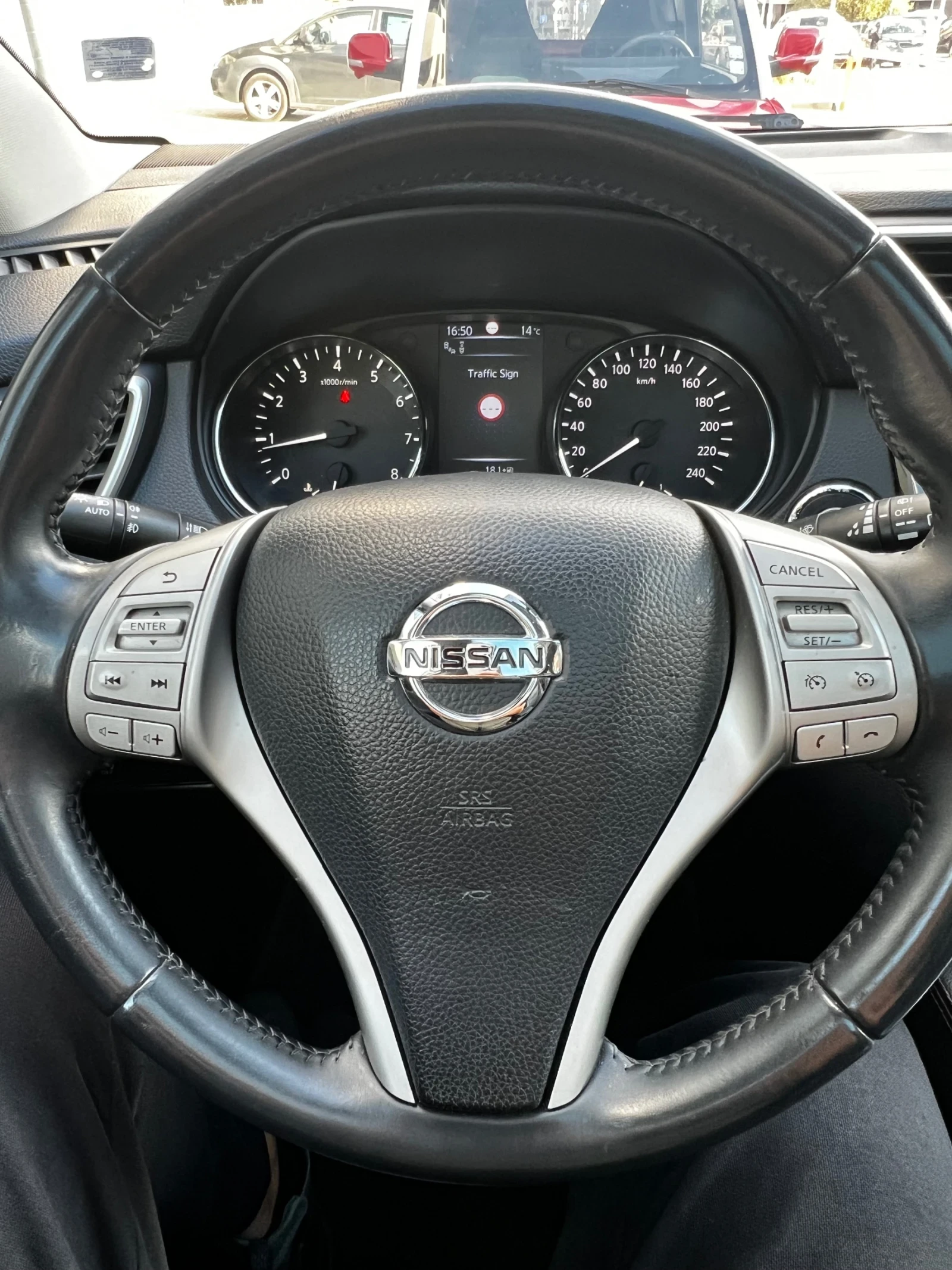 Nissan Qashqai 1.2turbo, снимка 15 - Автомобили и джипове - 56256532