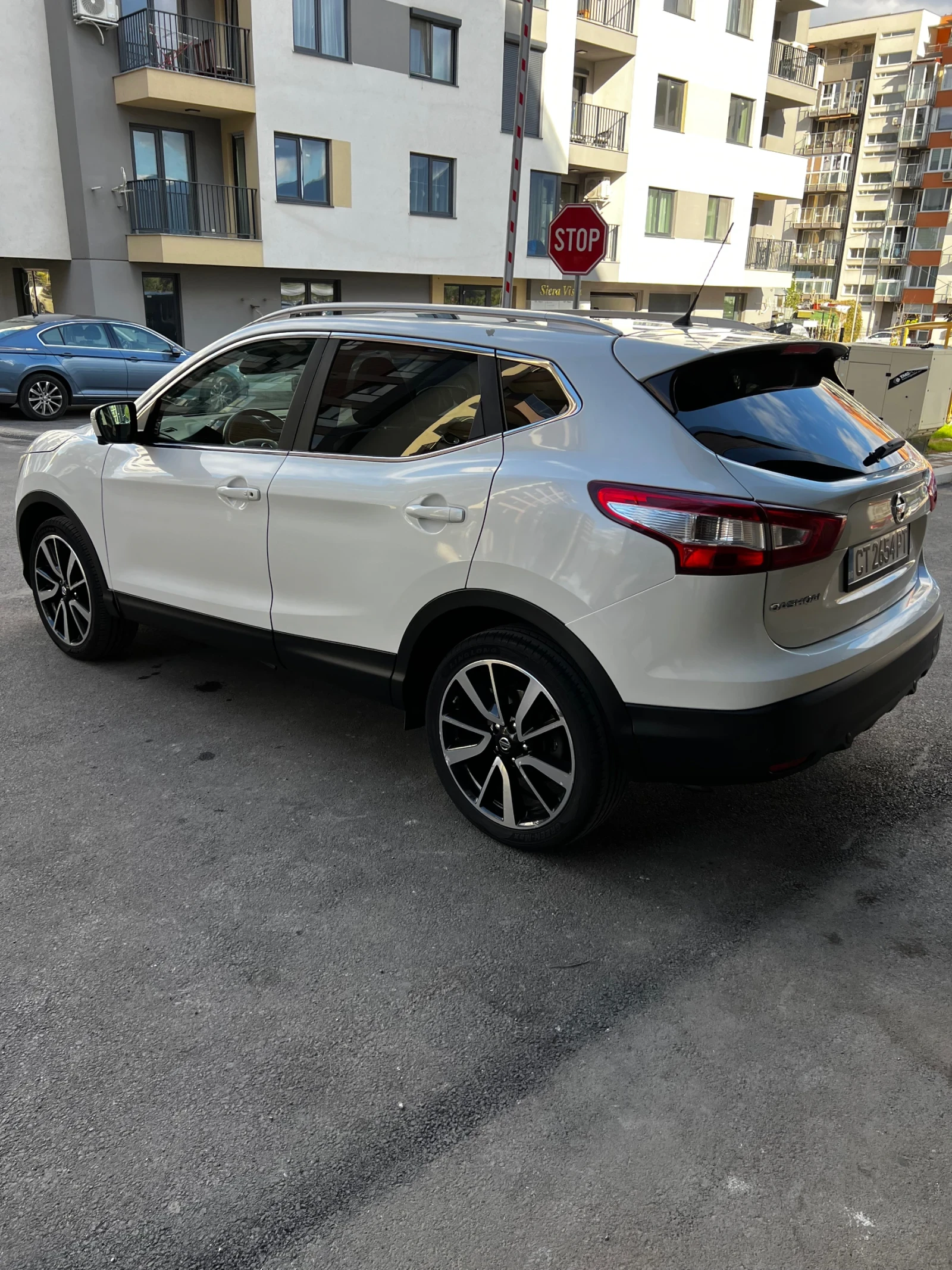 Nissan Qashqai 1.2turbo, снимка 6 - Автомобили и джипове - 56256532