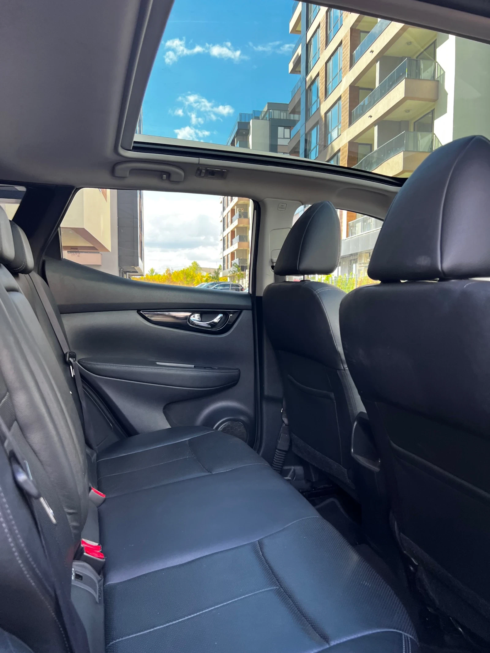 Nissan Qashqai 1.2turbo, снимка 12 - Автомобили и джипове - 56256532