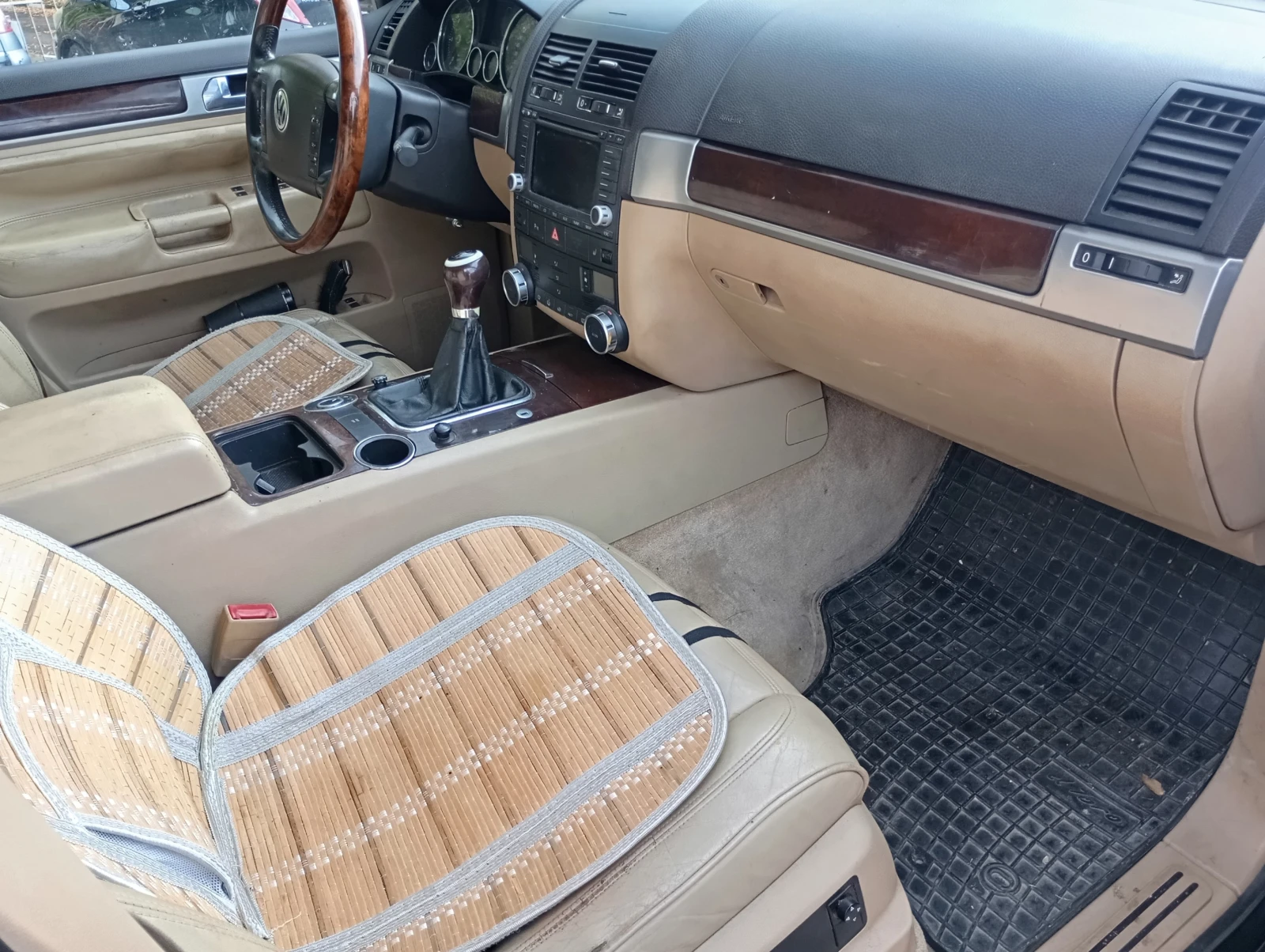 VW Touareg, снимка 6 - Автомобили и джипове - 56532951