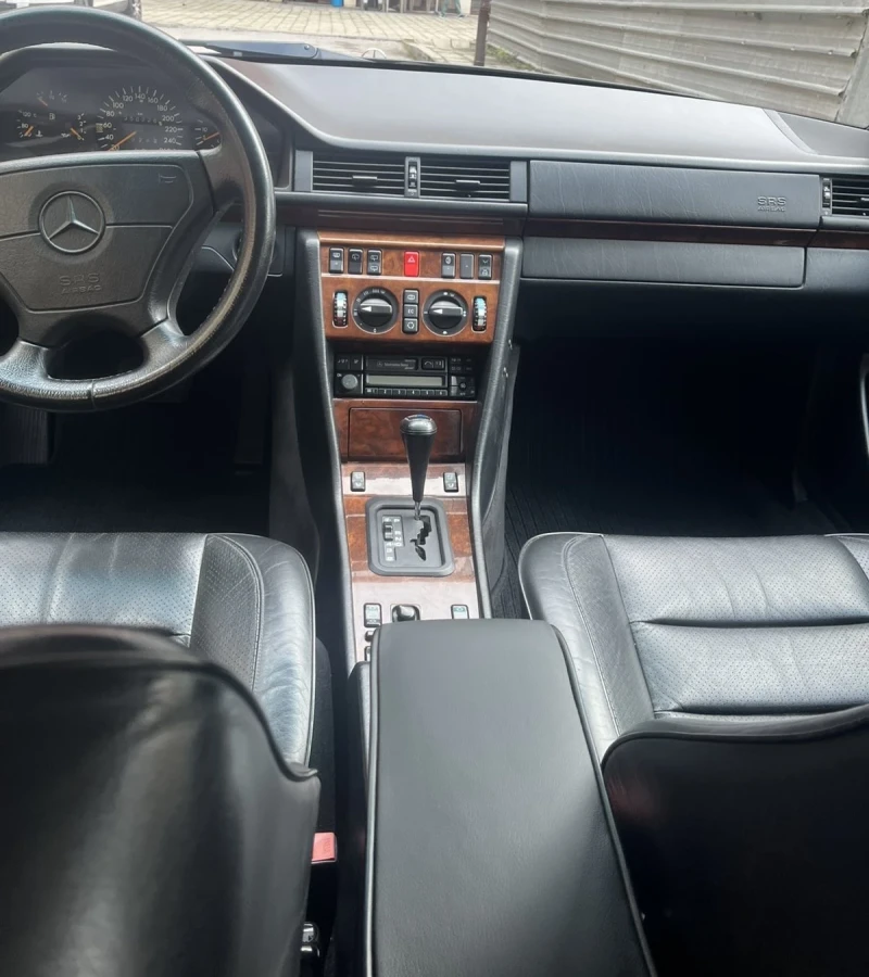 Mercedes-Benz 124 280 Sport Line, снимка 3 - Автомобили и джипове - 47641021