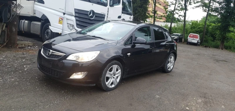 Opel Astra 1.3tdci, снимка 2 - Автомобили и джипове - 51587673