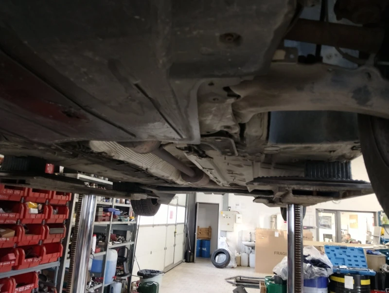 Renault Scenic 1.4, снимка 10 - Автомобили и джипове - 52330702