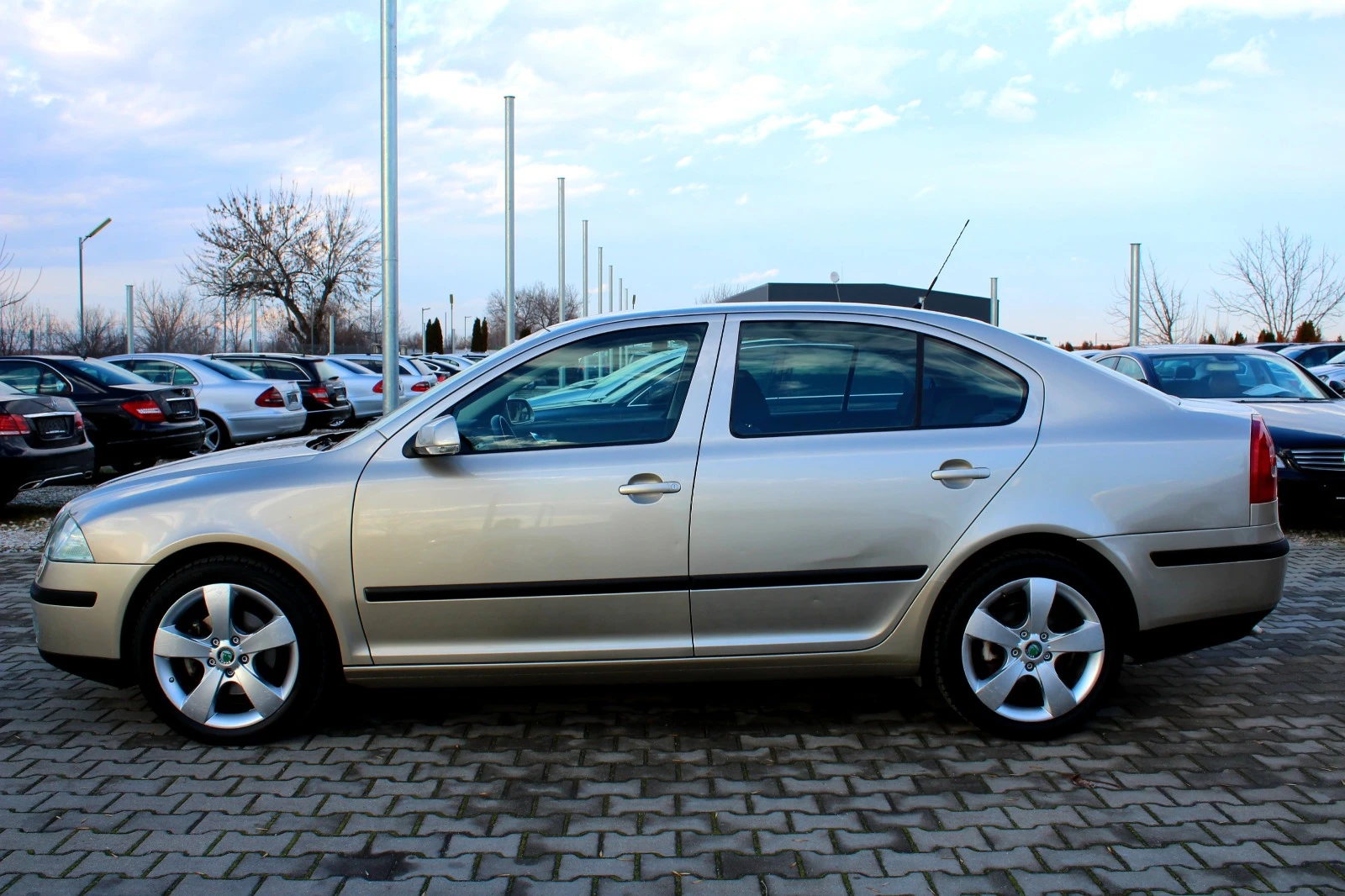 Skoda Octavia 2.0TDI СОБСТВЕН ЛИЗИНГ - изображение 4