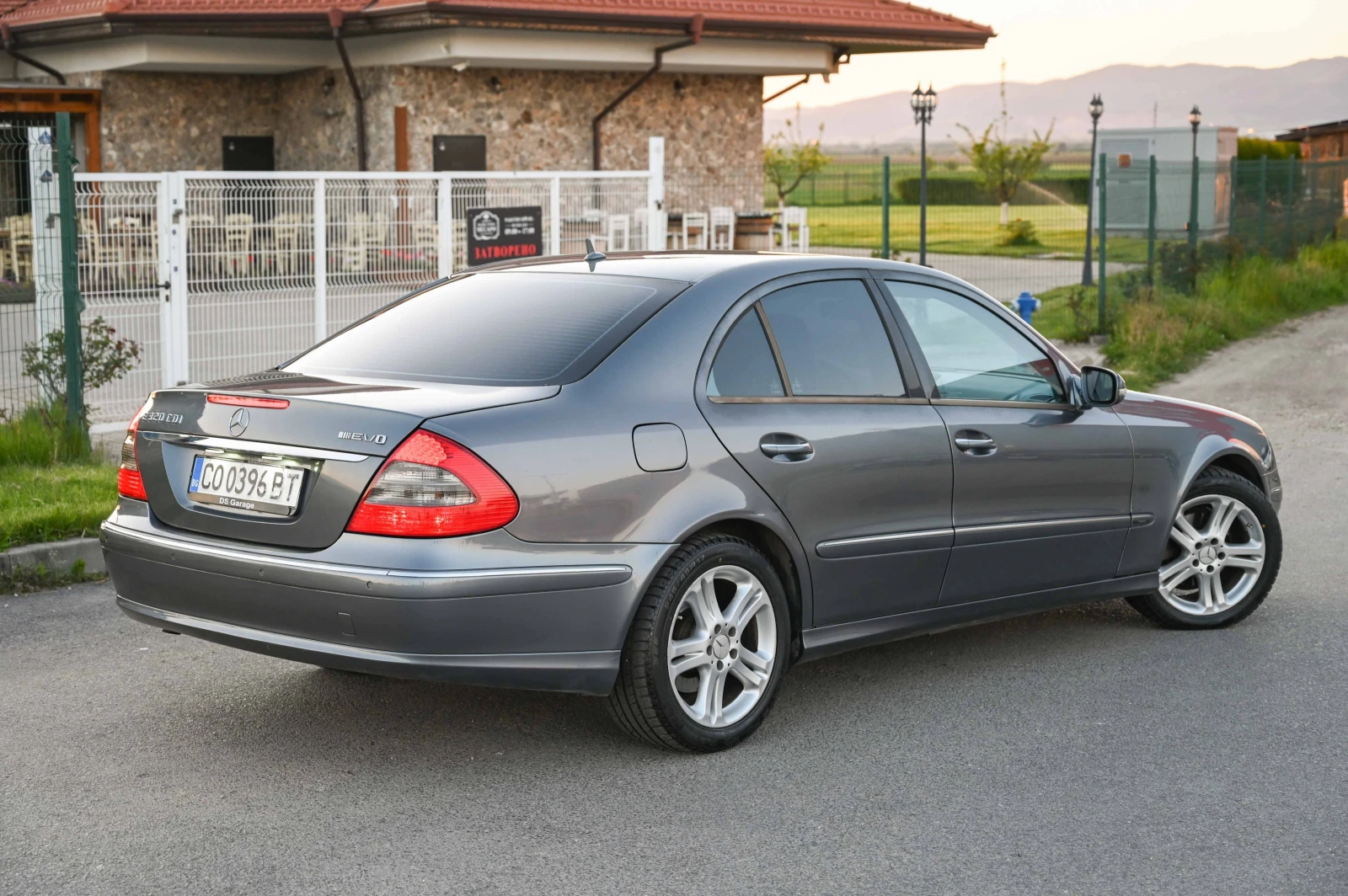 Mercedes-Benz E 320  - изображение 5