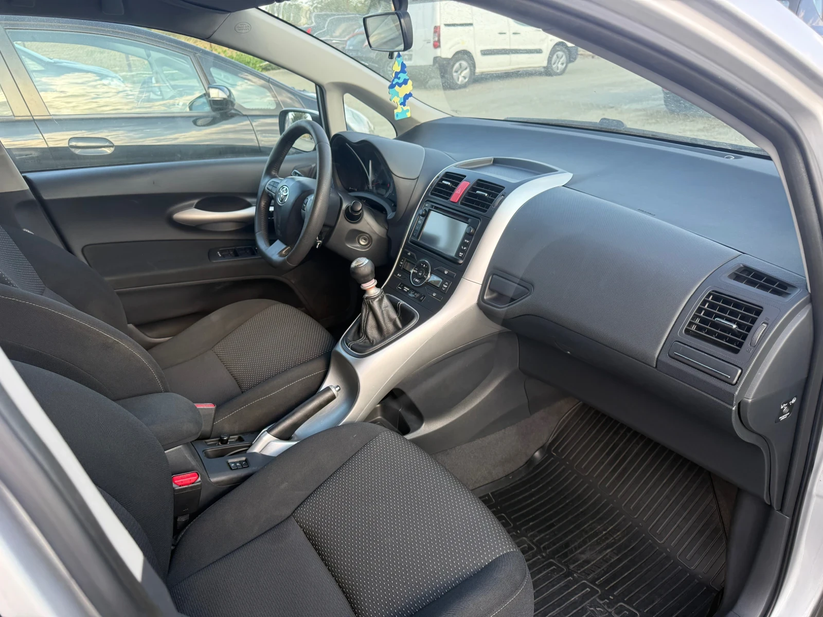 Toyota Auris 2.0 - изображение 9