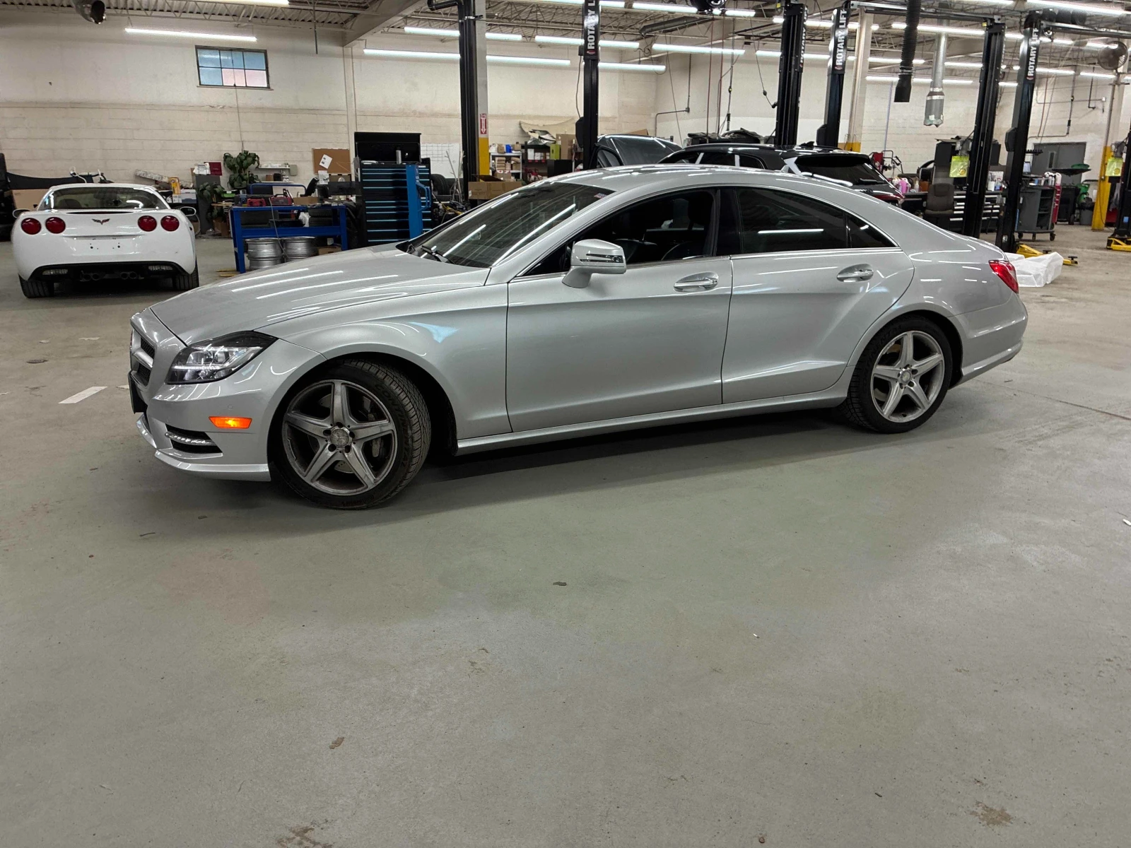 Mercedes-Benz CLS 500 * * CARFAX * * АВТО КРЕДИТ * *  - изображение 2