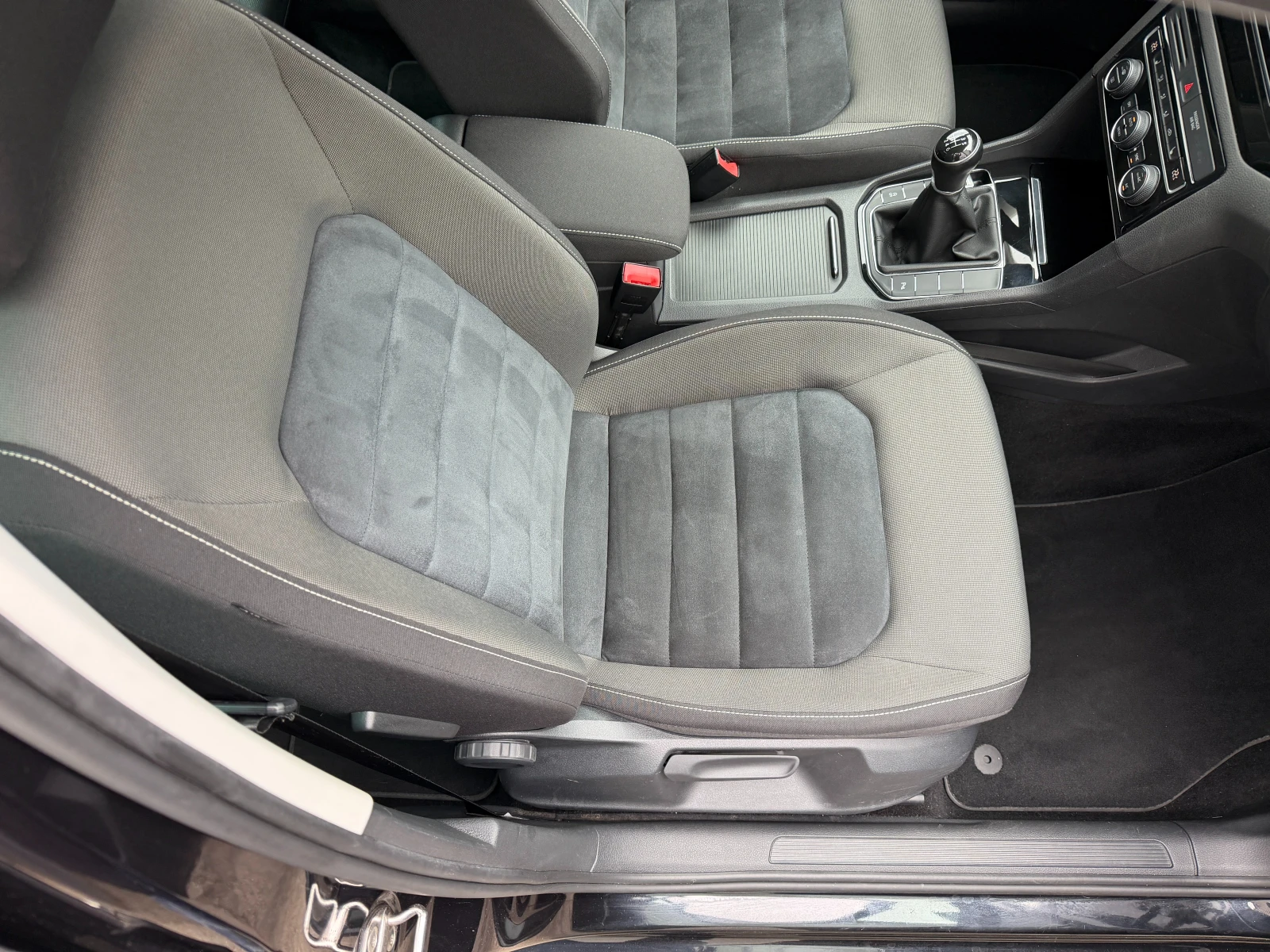 VW Sportsvan 2.0TDI* СЕРВИЗНА КНИЖКА С ПЪЛНА ИСТОРИЯ В VW, снимка 13 - Автомобили и джипове - 54026122