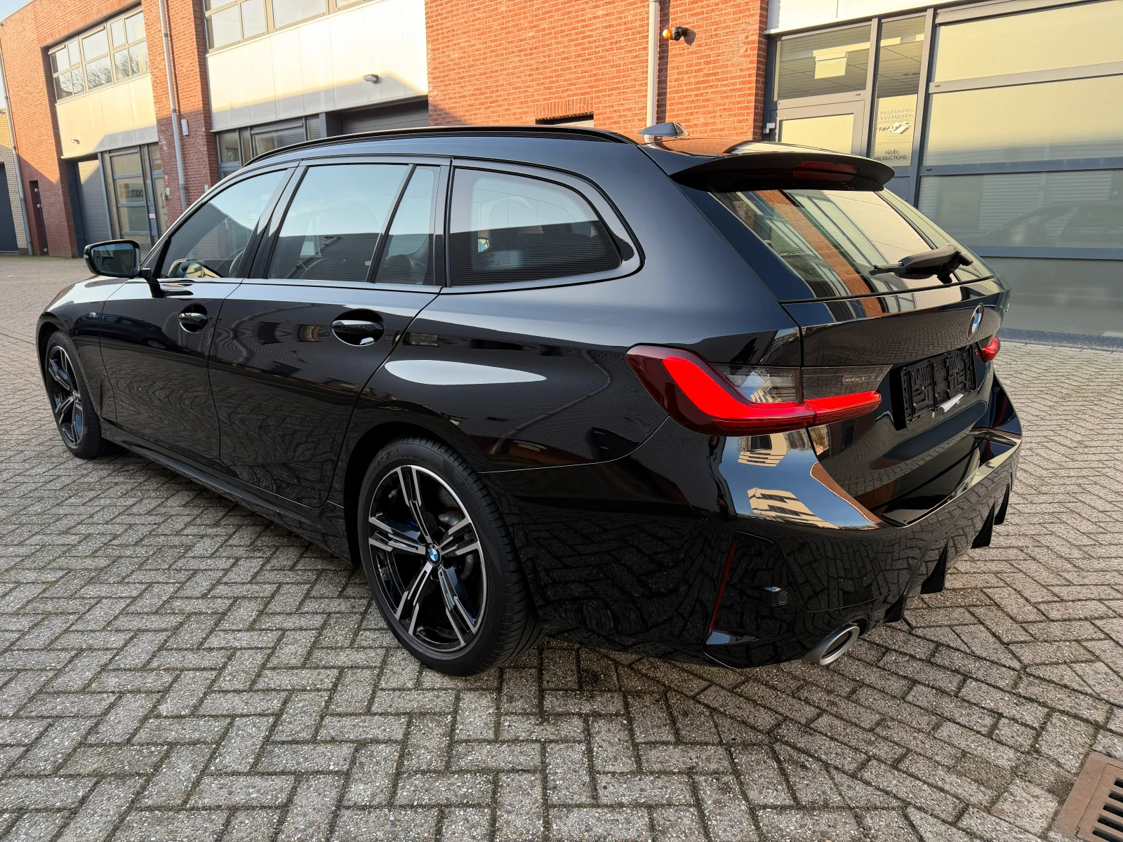 BMW 330 Touring M-Sport (G21 LCI), снимка 2 - Автомобили и джипове - 54537830
