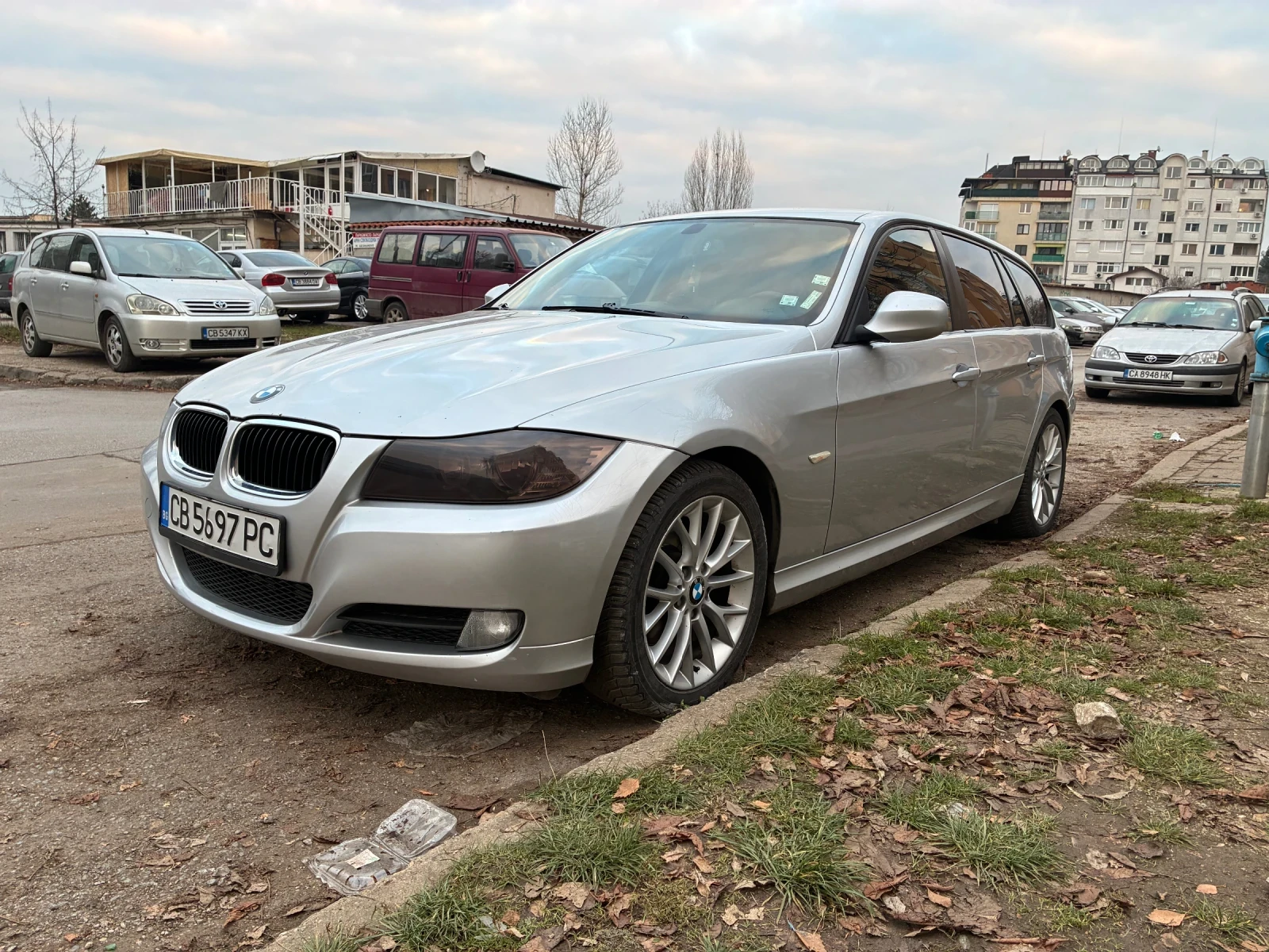 BMW 318 Facelift, снимка 2 - Автомобили и джипове - 54655102