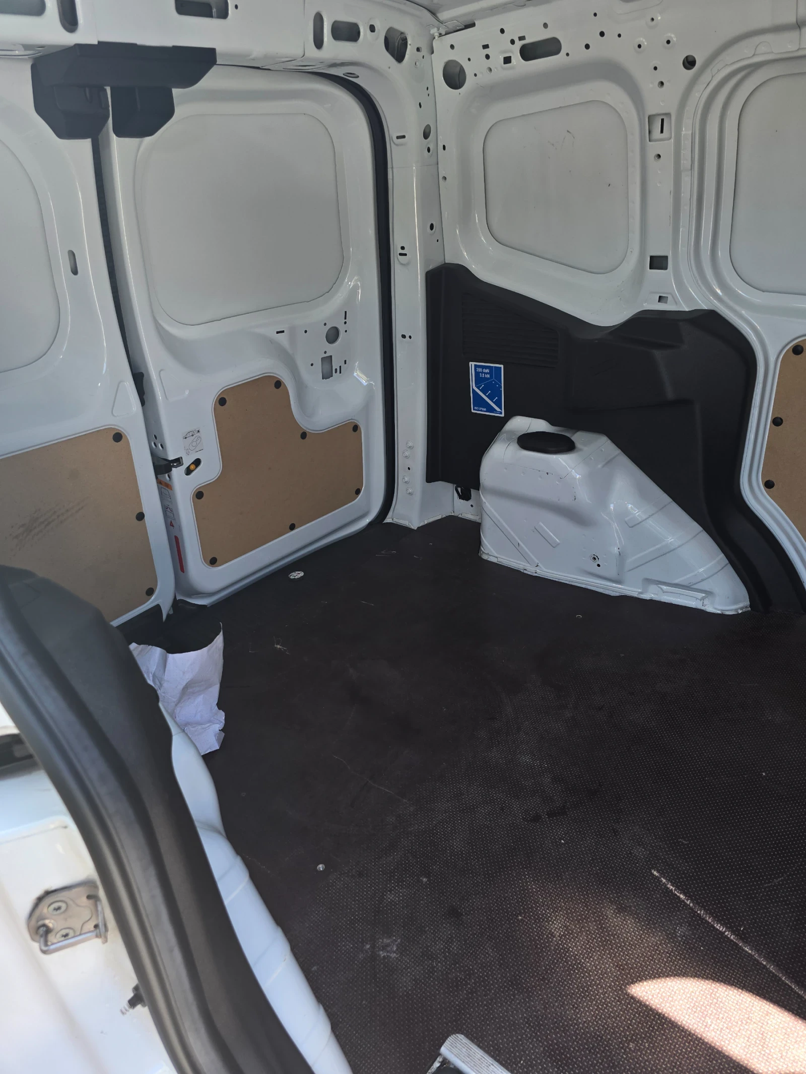 Ford Courier 1.5D 2022г, снимка 10 - Автомобили и джипове - 54791127