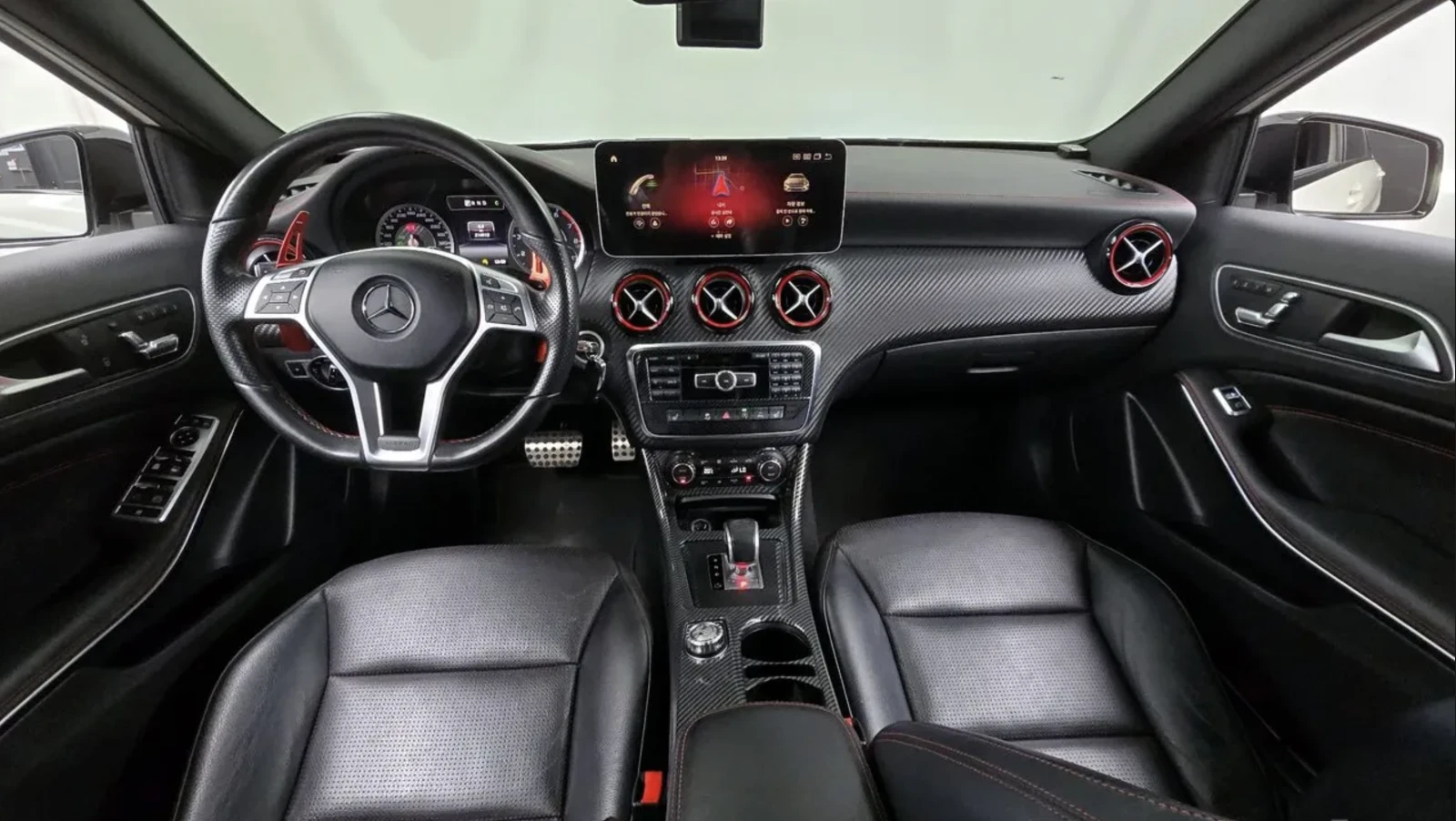 Mercedes-Benz A45 AMG CARBON / ПАНОРАМА / CARPLAY / , снимка 7 - Автомобили и джипове - 54868922