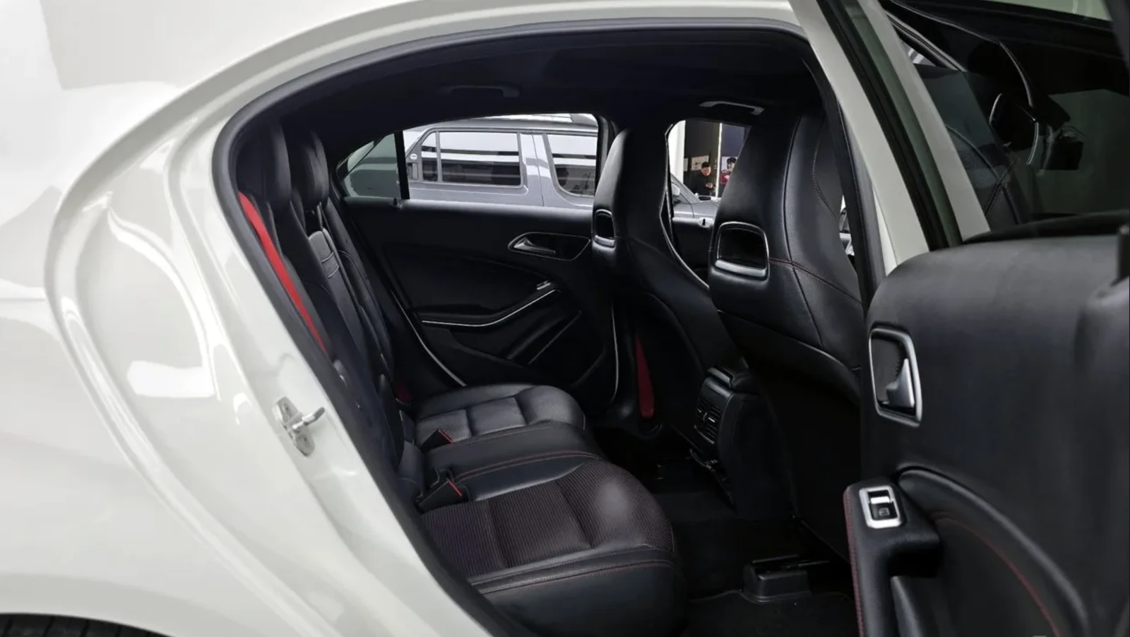 Mercedes-Benz A45 AMG CARBON / ПАНОРАМА / CARPLAY / , снимка 14 - Автомобили и джипове - 54868922