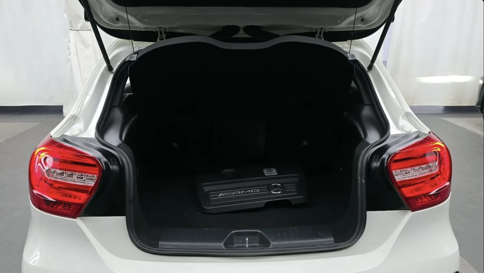 Mercedes-Benz A45 AMG CARBON / ПАНОРАМА / CARPLAY / , снимка 16 - Автомобили и джипове - 54868922