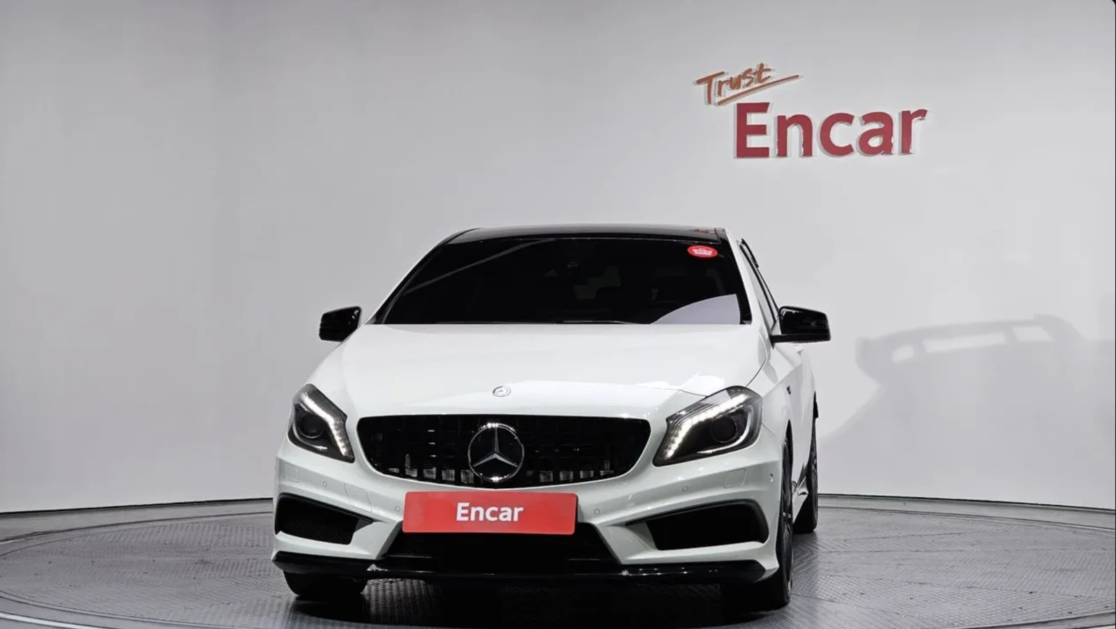 Mercedes-Benz A45 AMG CARBON / ПАНОРАМА / CARPLAY / , снимка 3 - Автомобили и джипове - 54868922