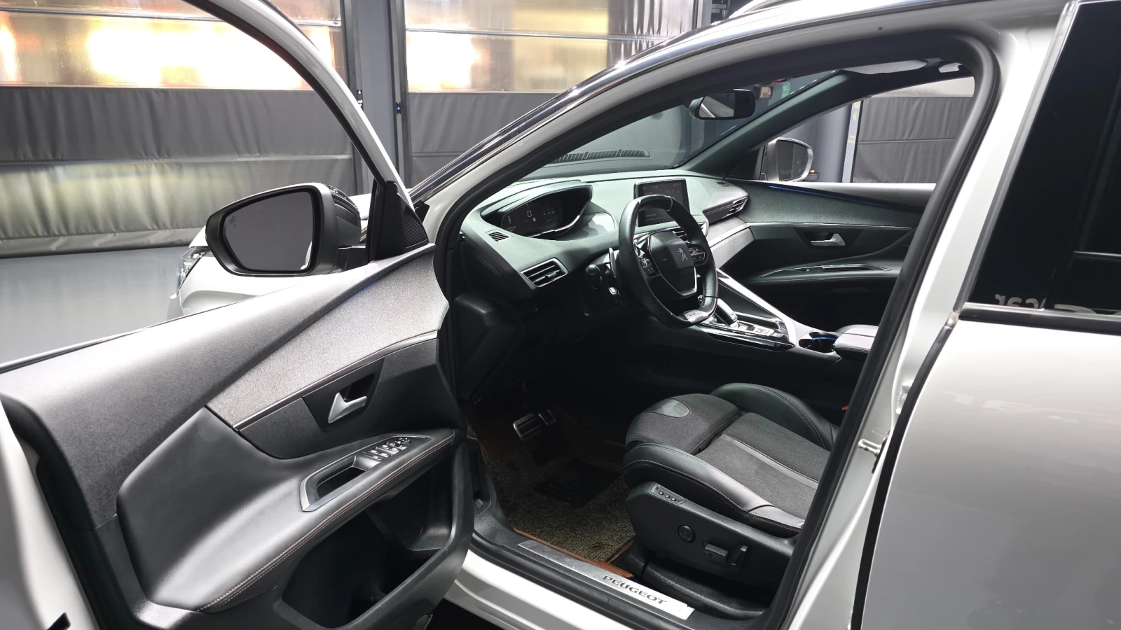 Peugeot 3008 1.5 BlueHDi GT Line | Панорама | Адаптивен круиз |, снимка 12 - Автомобили и джипове - 54875523