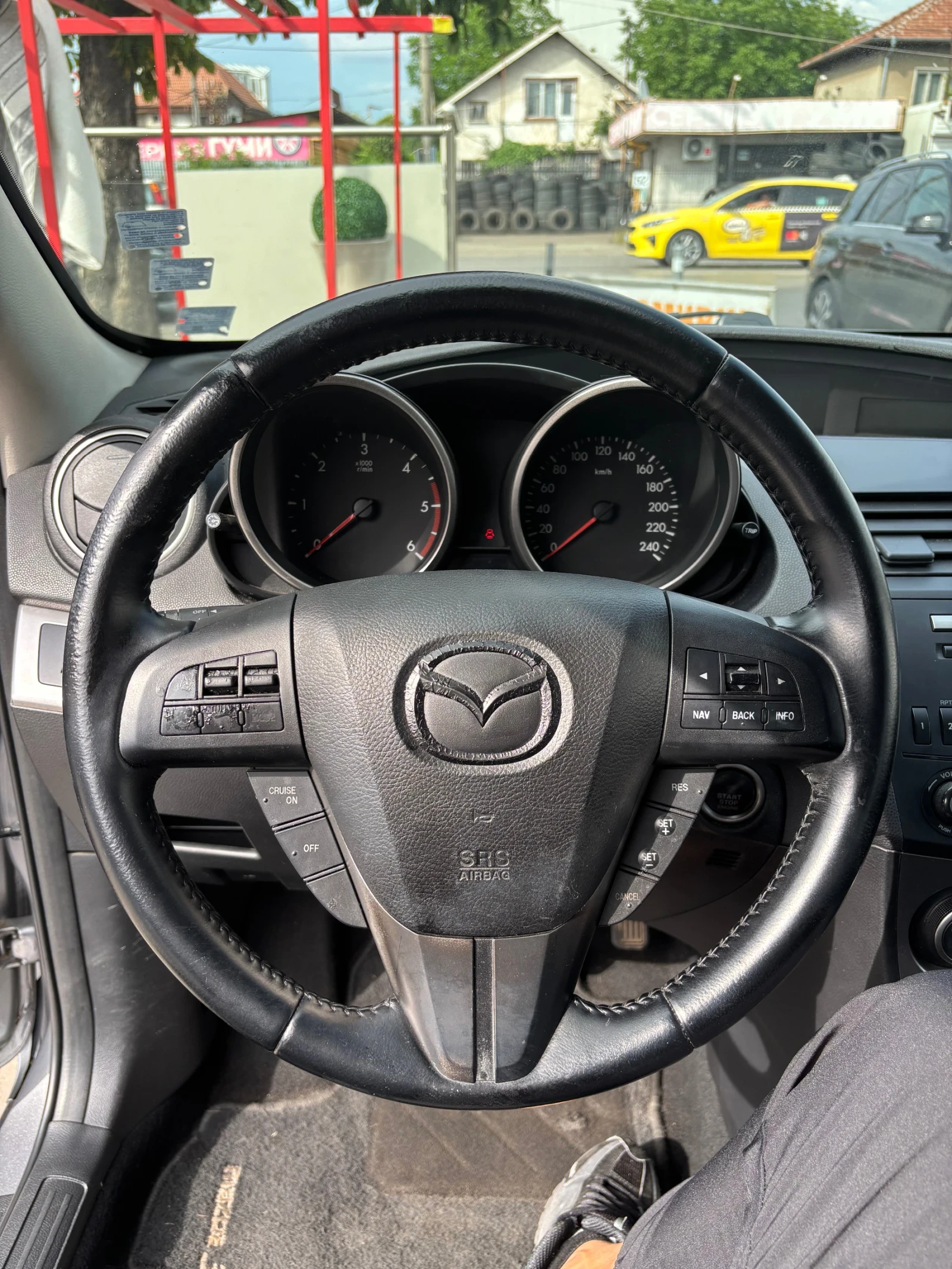 Mazda 3 2.2 дизел перфектна, снимка 10 - Автомобили и джипове - 55000873