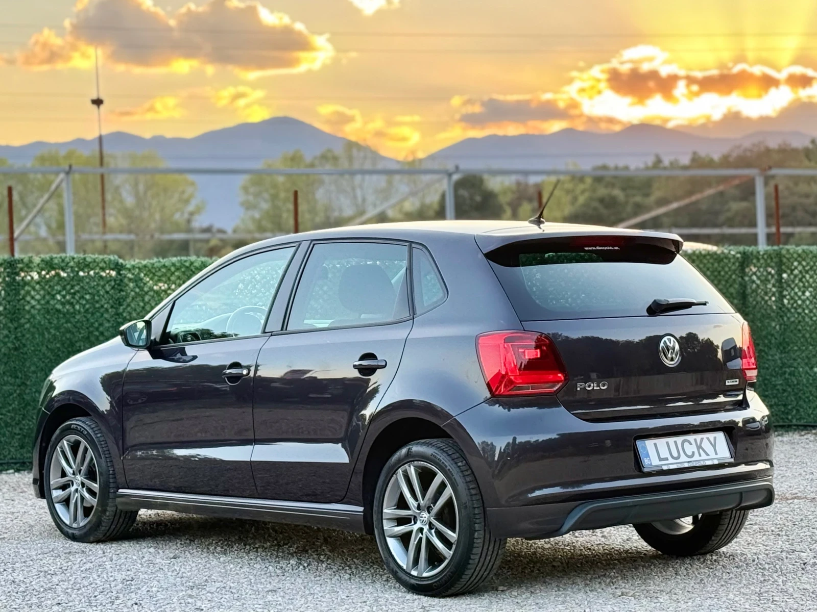VW Polo 1.0i//R-LINE* FACELIFT, снимка 5 - Автомобили и джипове - 56265079