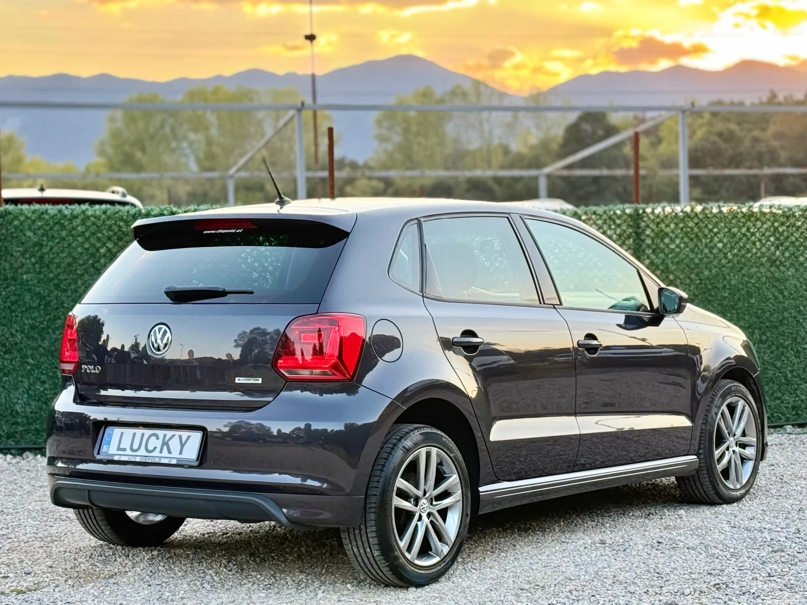 VW Polo 1.0i//R-LINE* FACELIFT, снимка 7 - Автомобили и джипове - 56265079