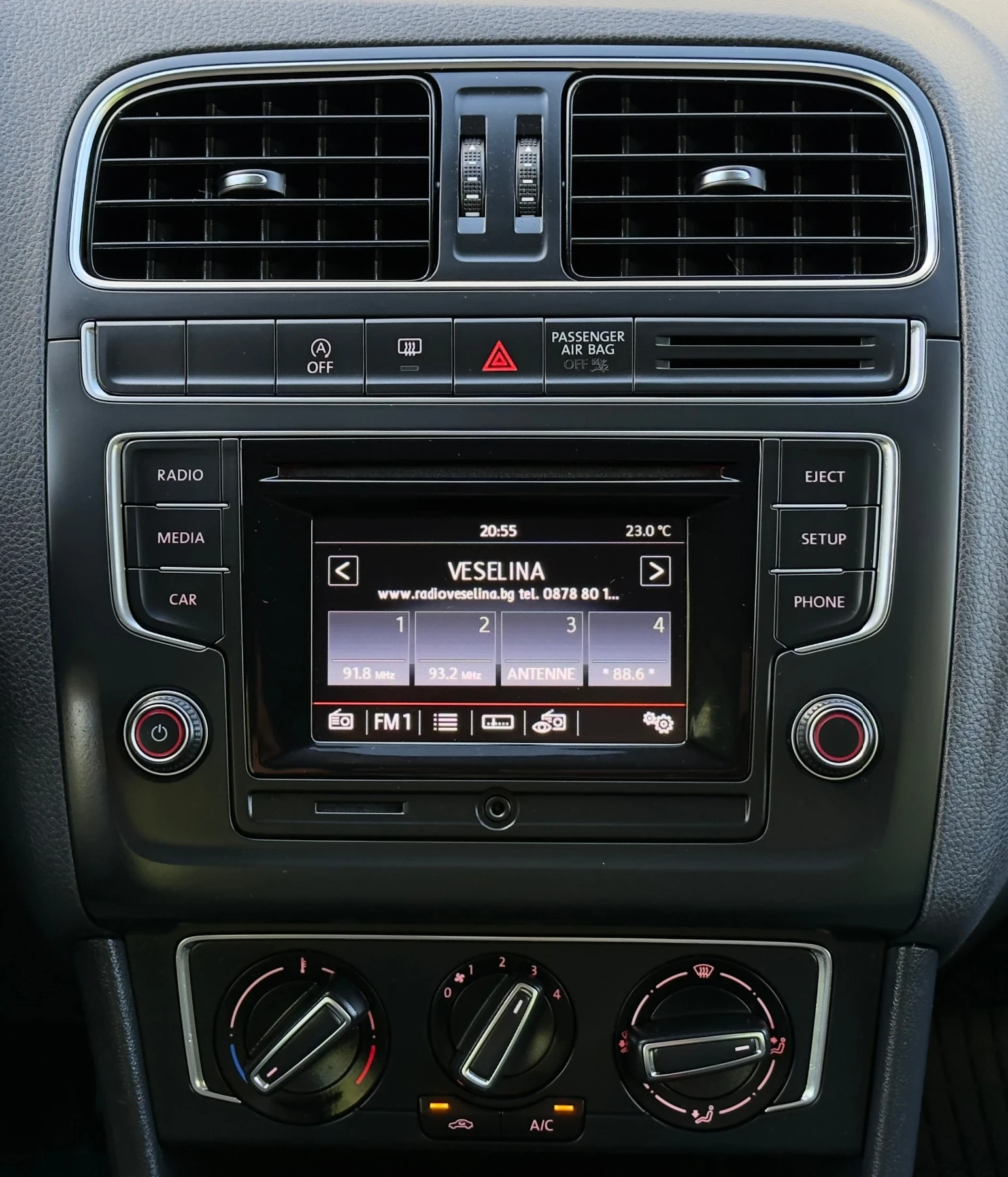 VW Polo 1.0i//R-LINE* FACELIFT, снимка 13 - Автомобили и джипове - 56265079