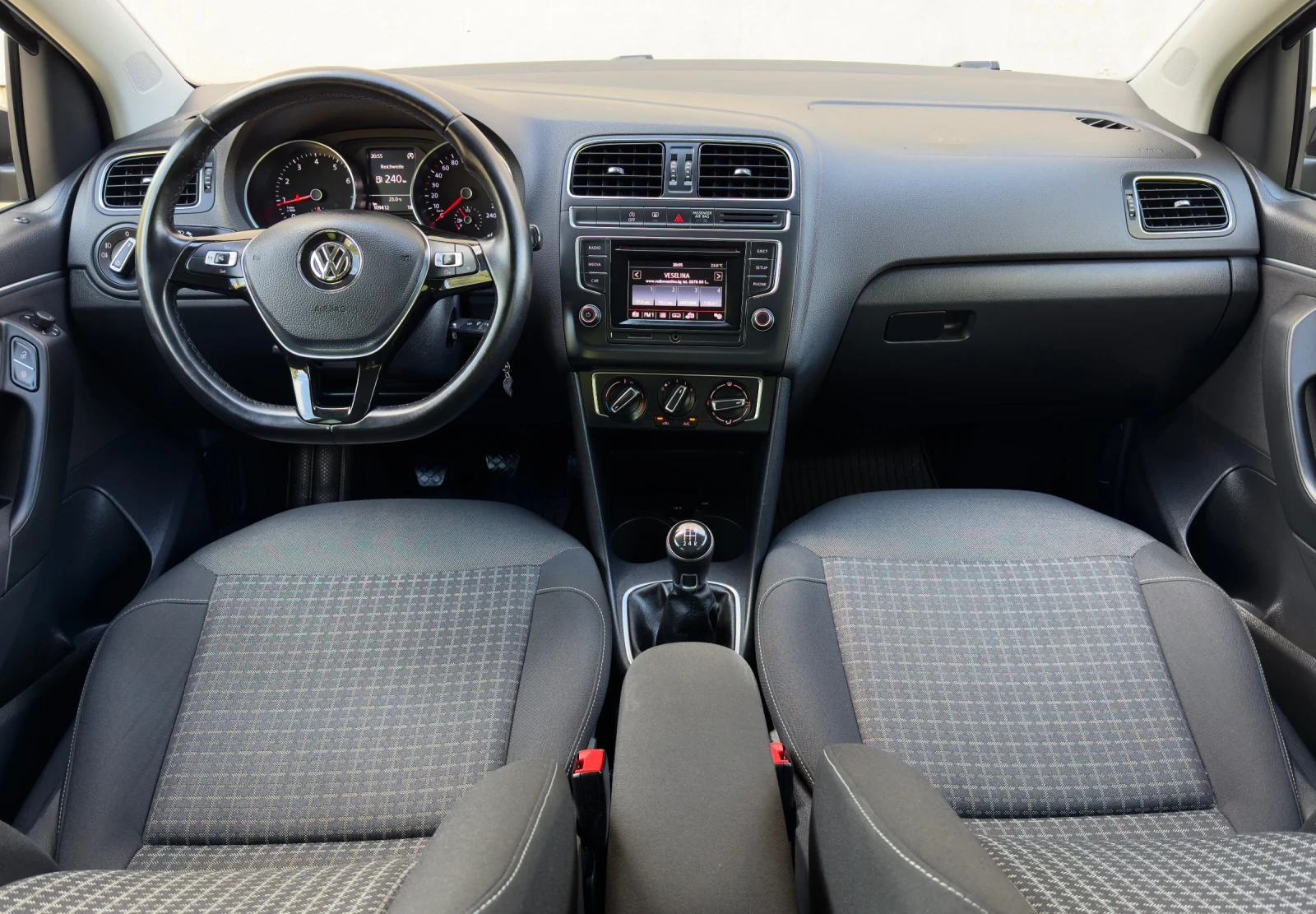 VW Polo 1.0i//R-LINE* FACELIFT, снимка 10 - Автомобили и джипове - 56265079