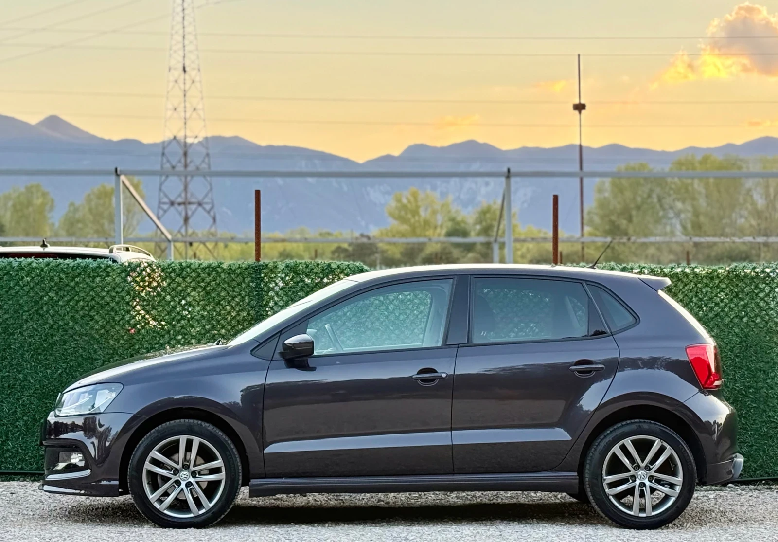 VW Polo 1.0i//R-LINE* FACELIFT, снимка 4 - Автомобили и джипове - 56265079