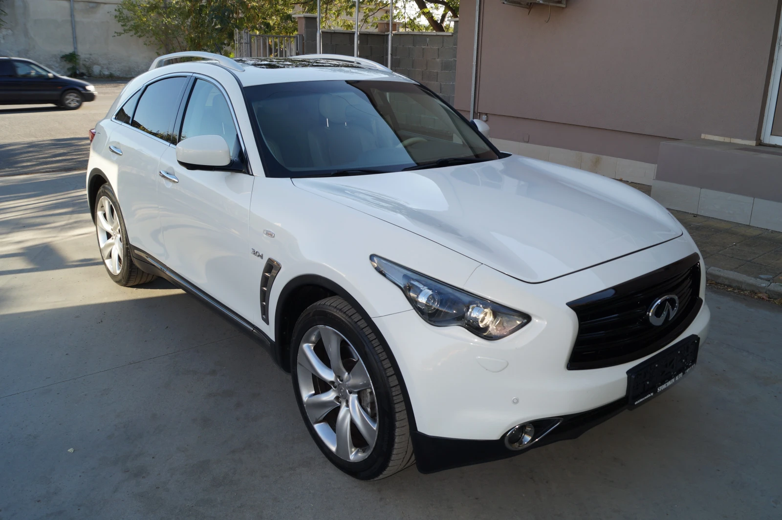 Infiniti QX70 S Premium - изображение 3